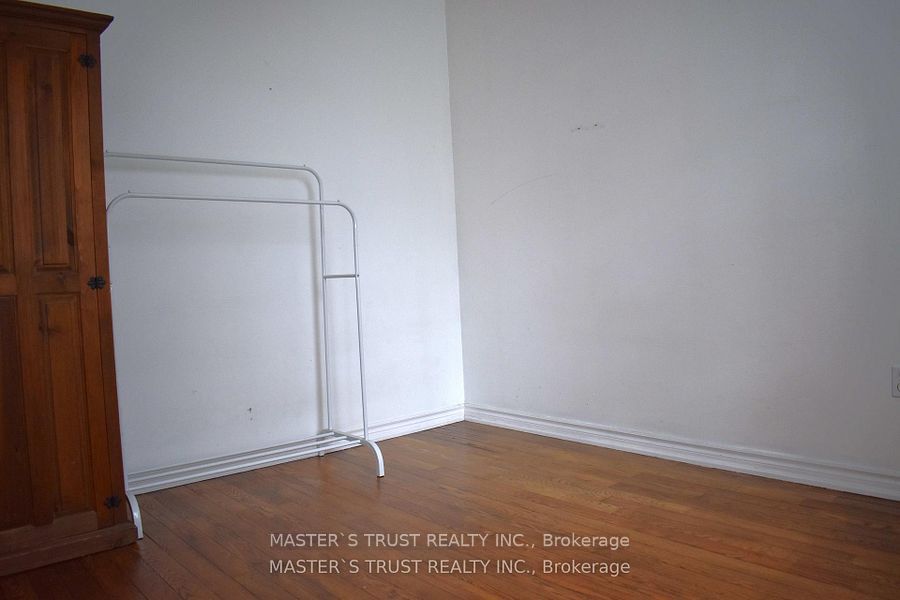 966 Dundas Street E Property Photo 15