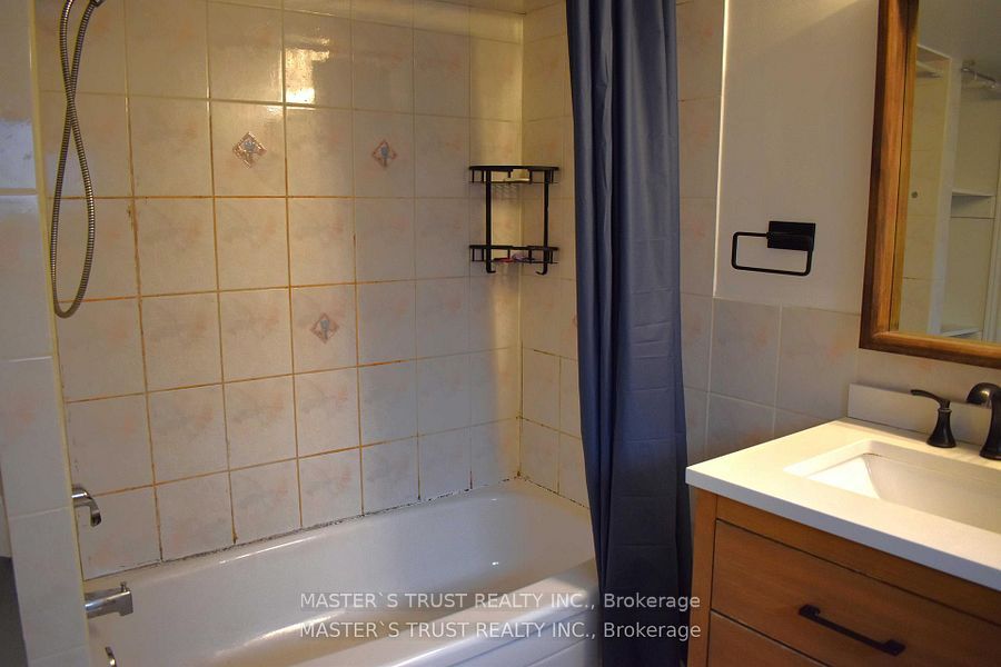 966 Dundas Street E Property Photo 17