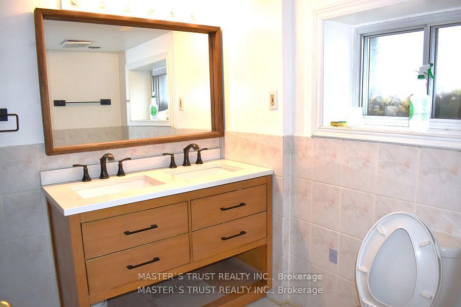 966 Dundas Street E Property Photo 18