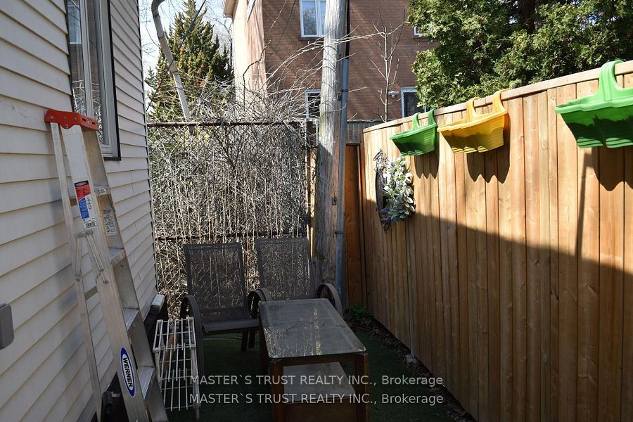 966 Dundas Street E Property Photo 19