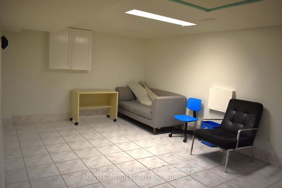 966 Dundas Street E Property Photo 20