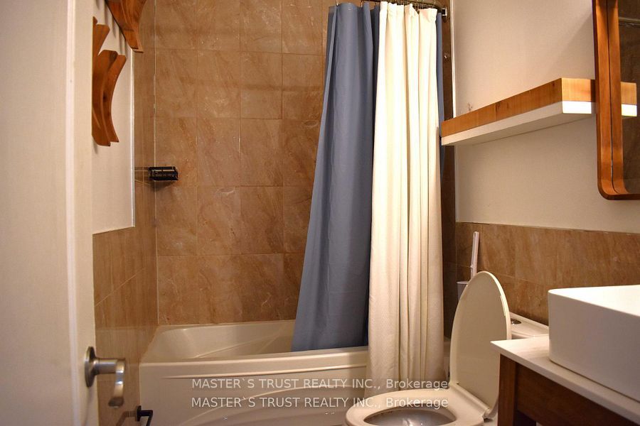 966 Dundas Street E Property Photo 21