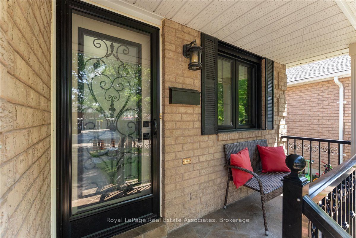 1464 Trowbridge Drive Property Photo 3