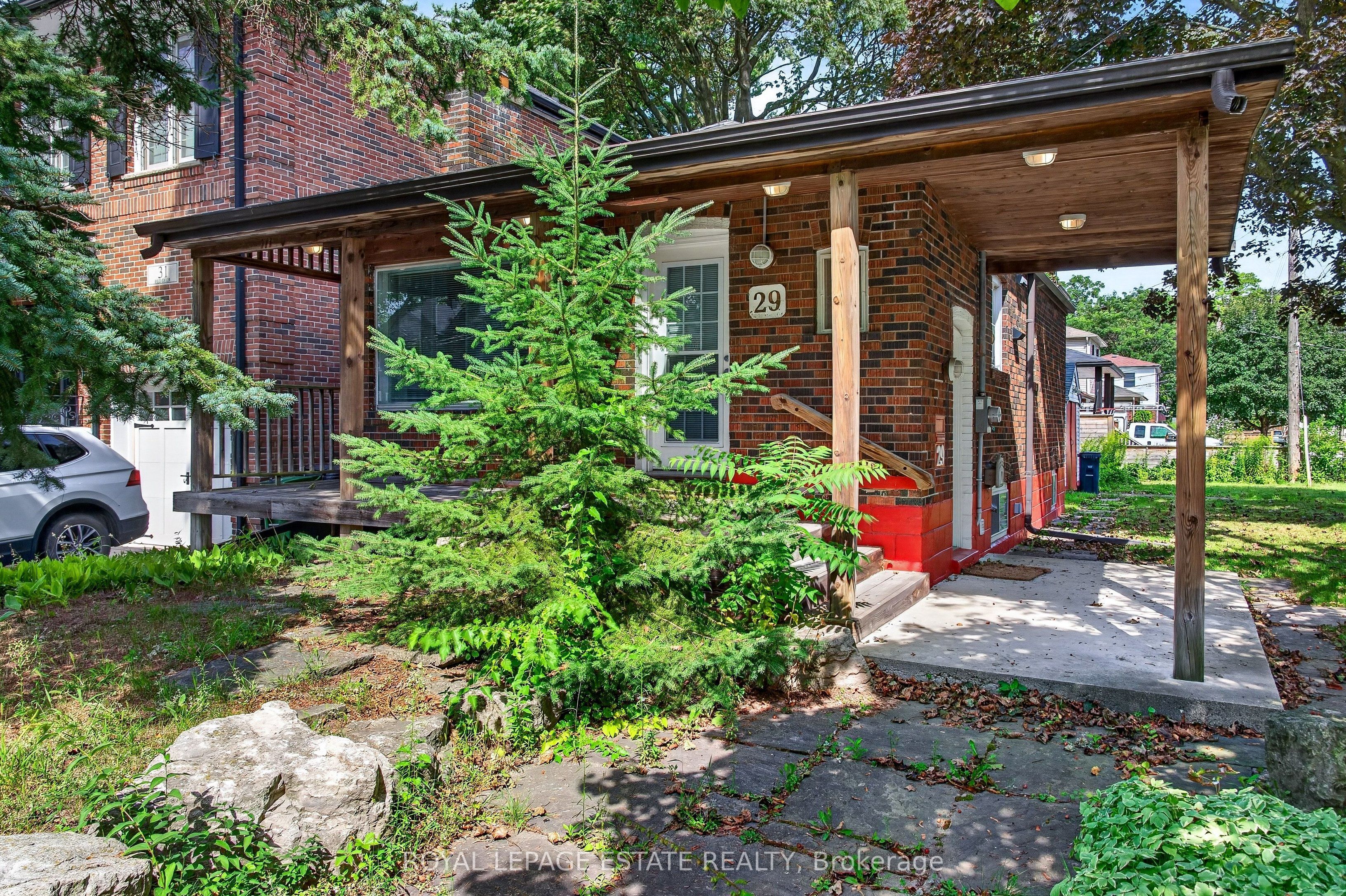 29 Red Deer Avenue Property Photo 2