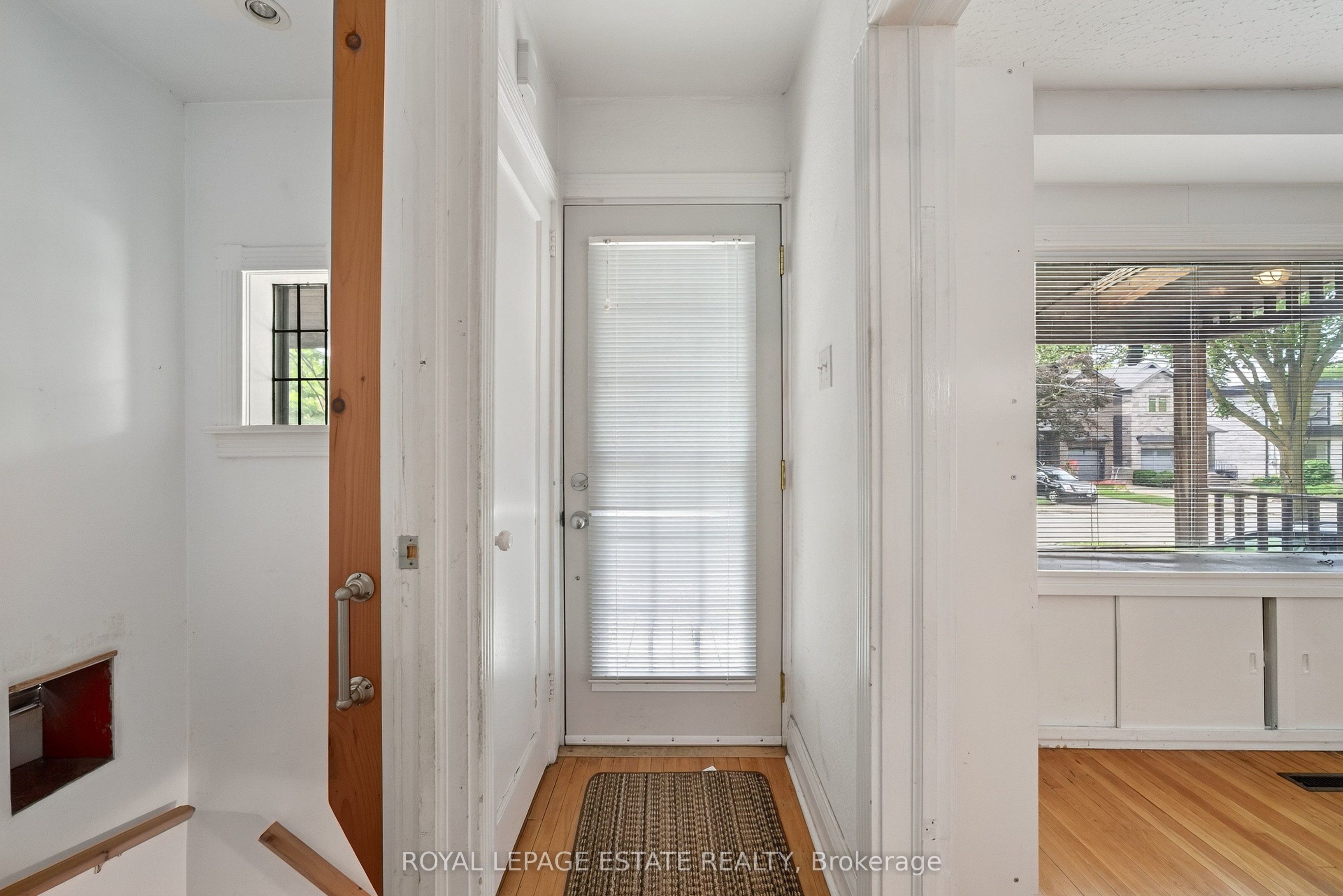 29 Red Deer Avenue Property Photo 7