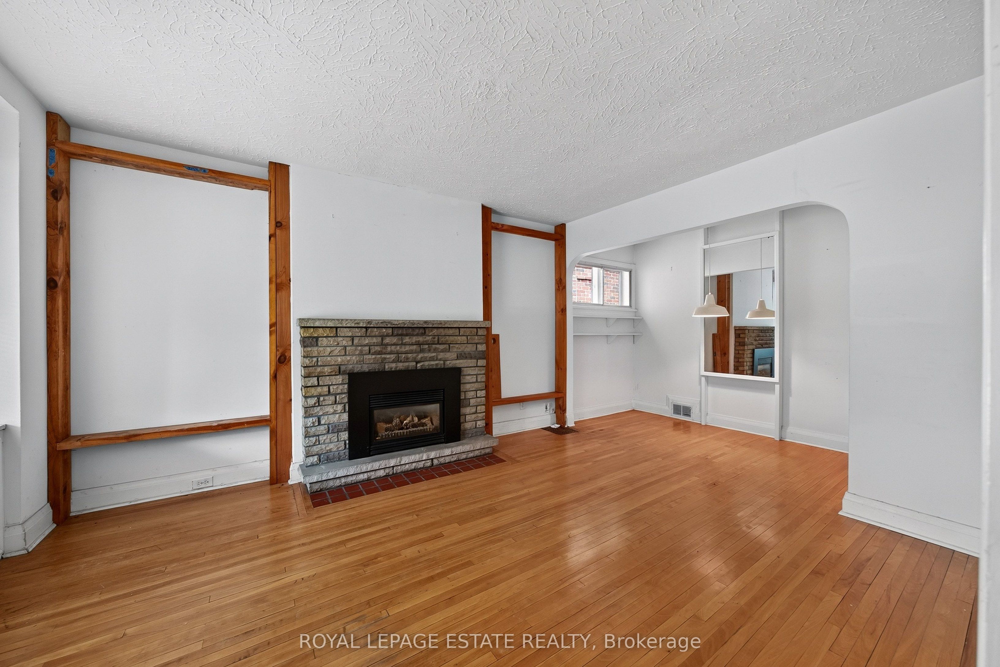 29 Red Deer Avenue Property Photo 8