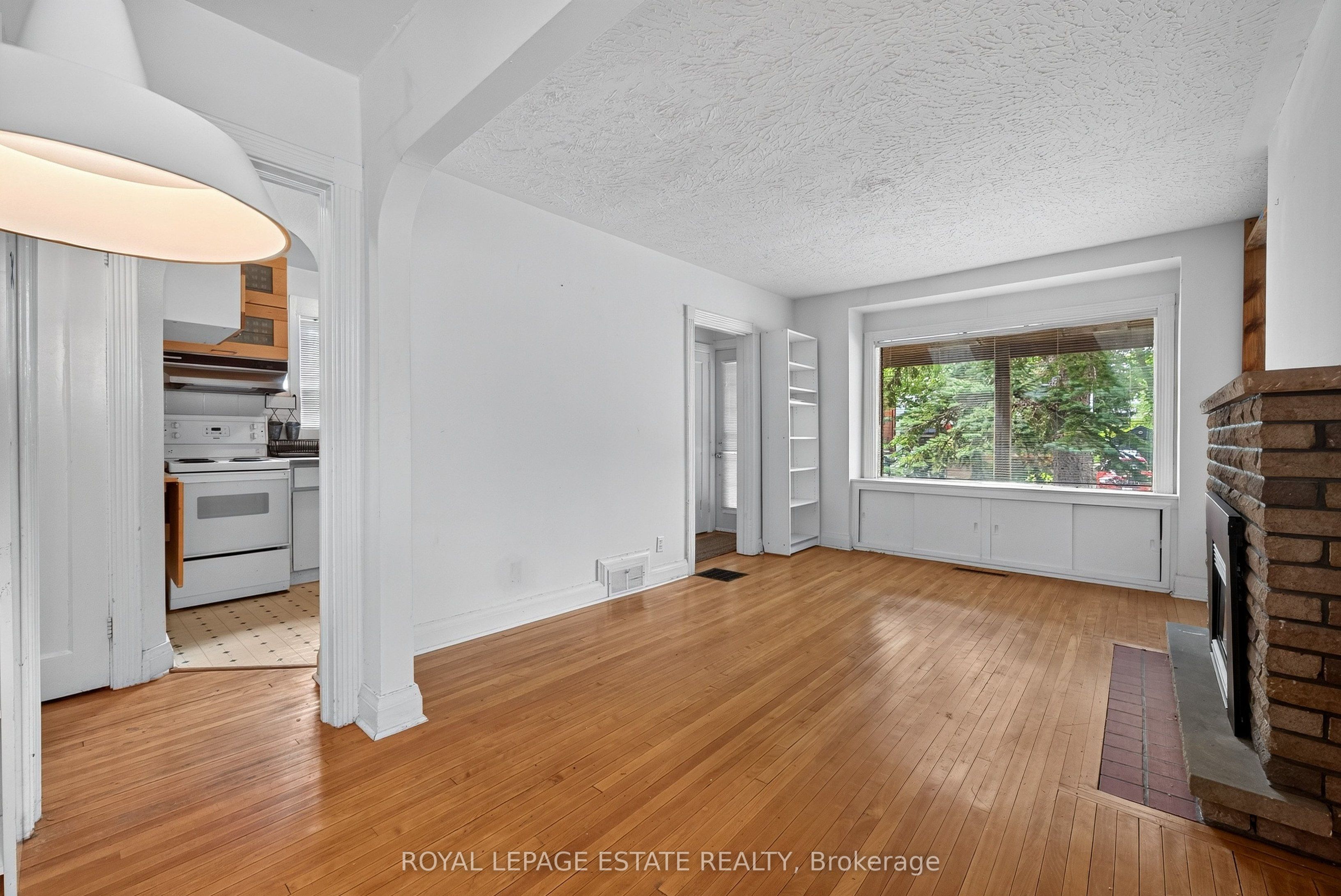 29 Red Deer Avenue Property Photo 10