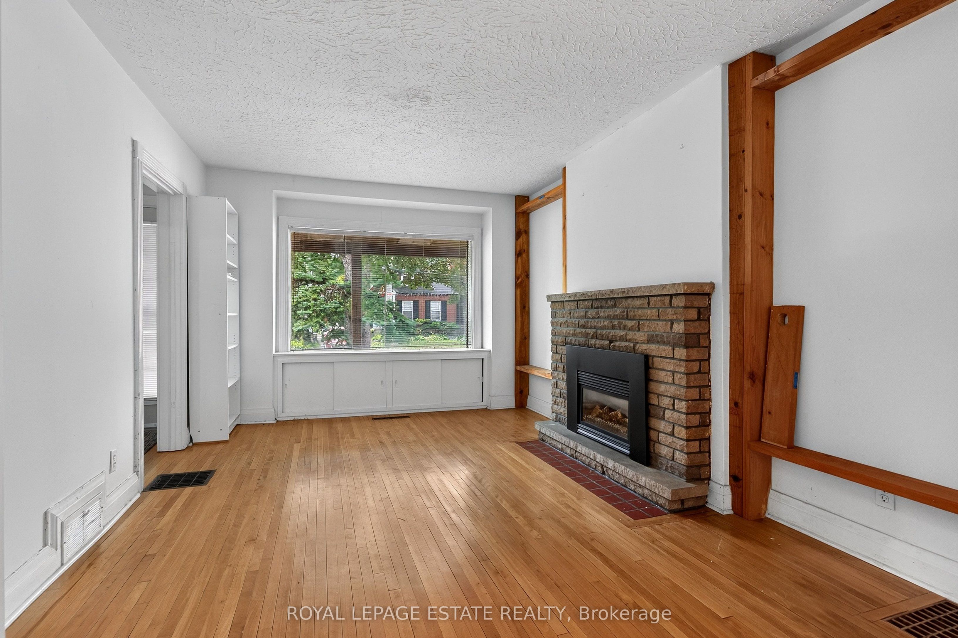 29 Red Deer Avenue Property Photo 11