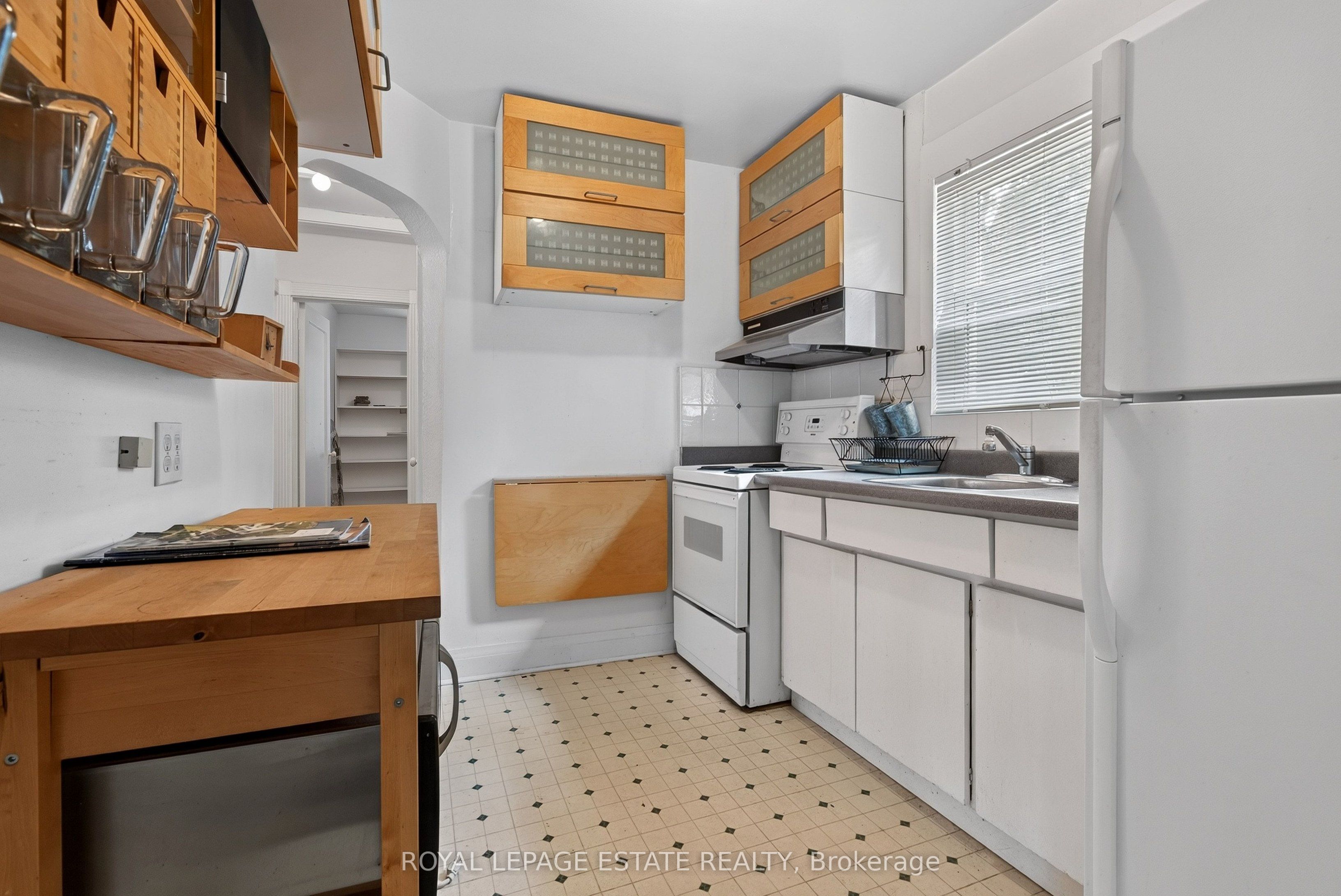 29 Red Deer Avenue Property Photo 13