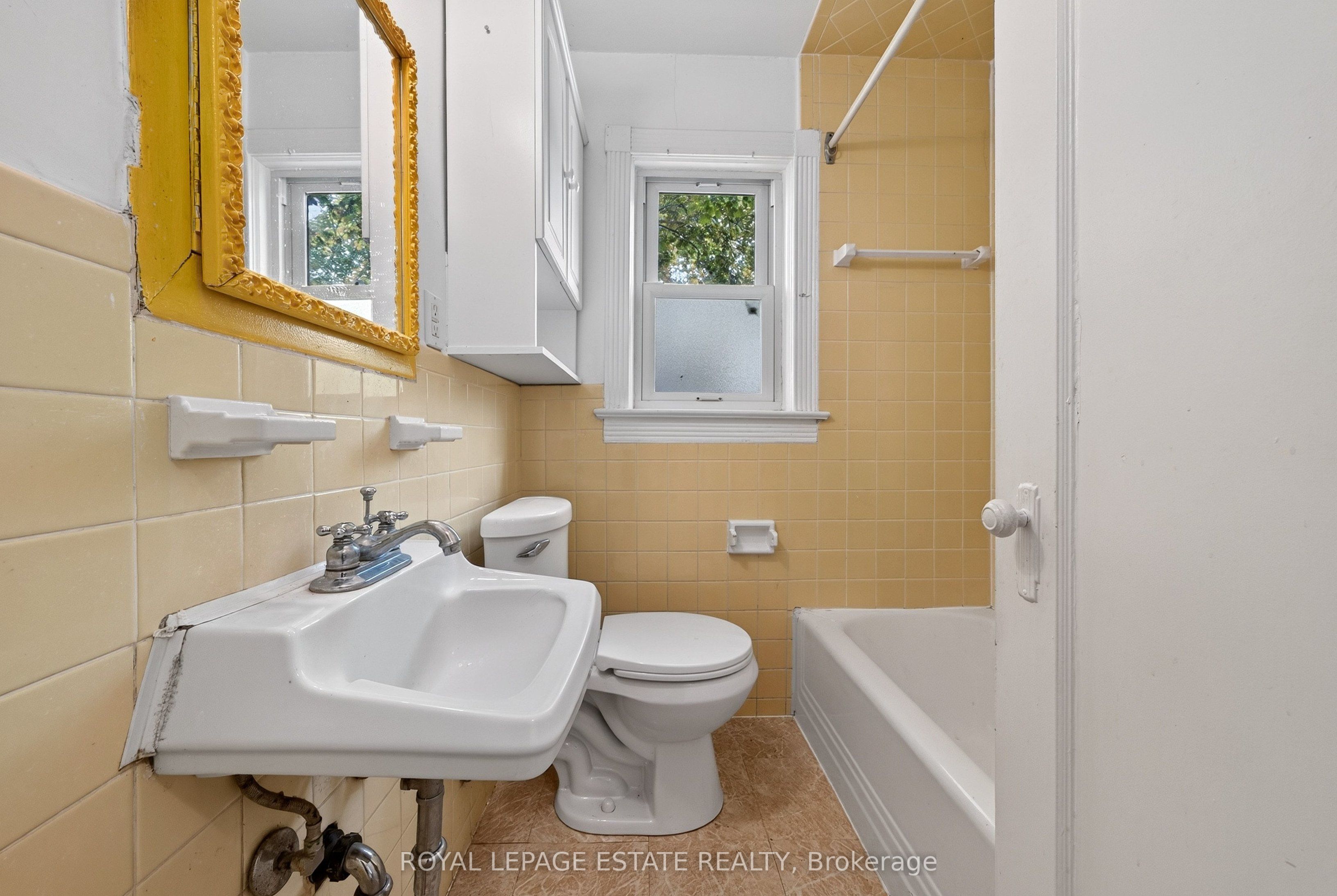 29 Red Deer Avenue Property Photo 15