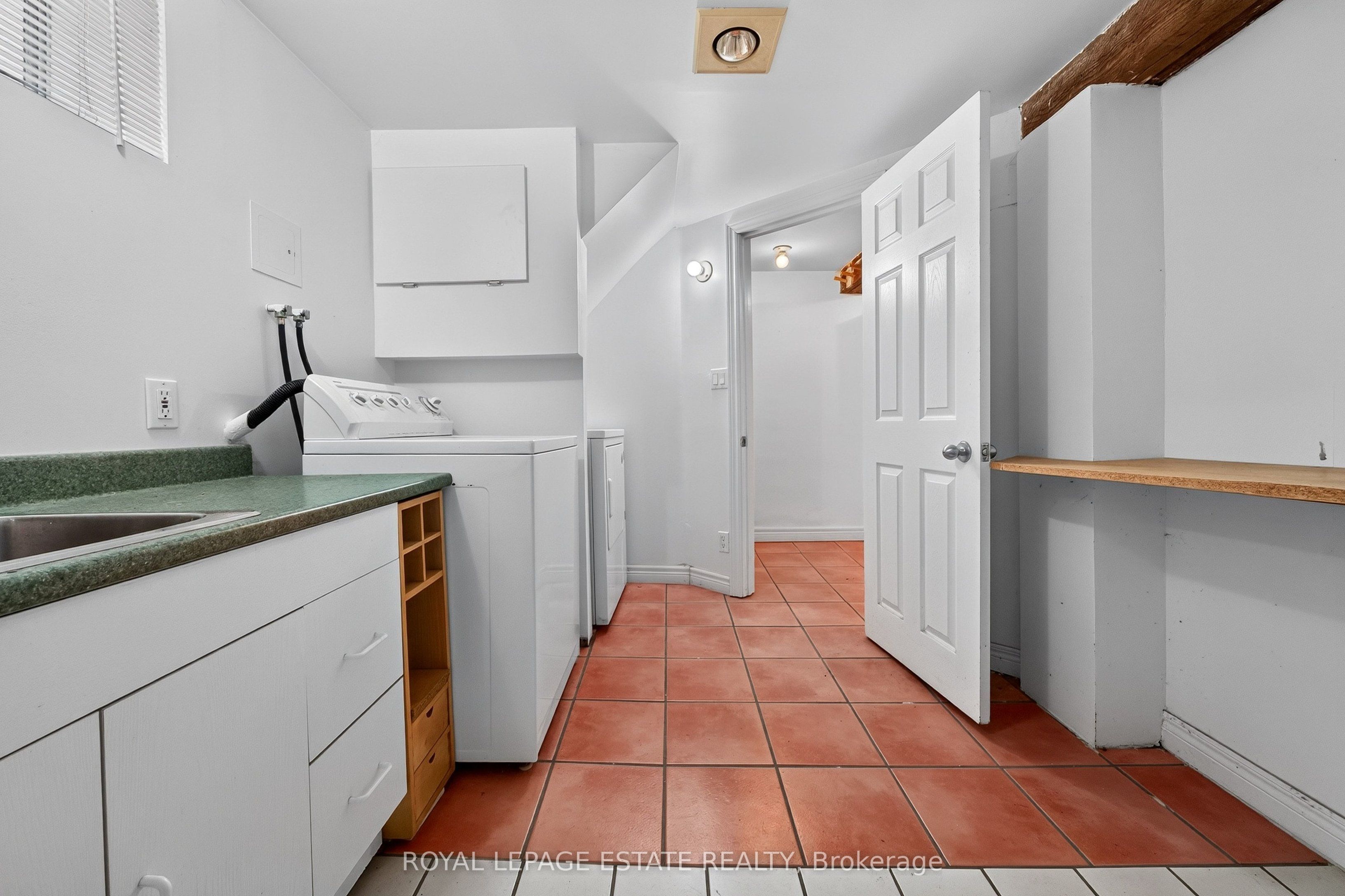 29 Red Deer Avenue Property Photo 25