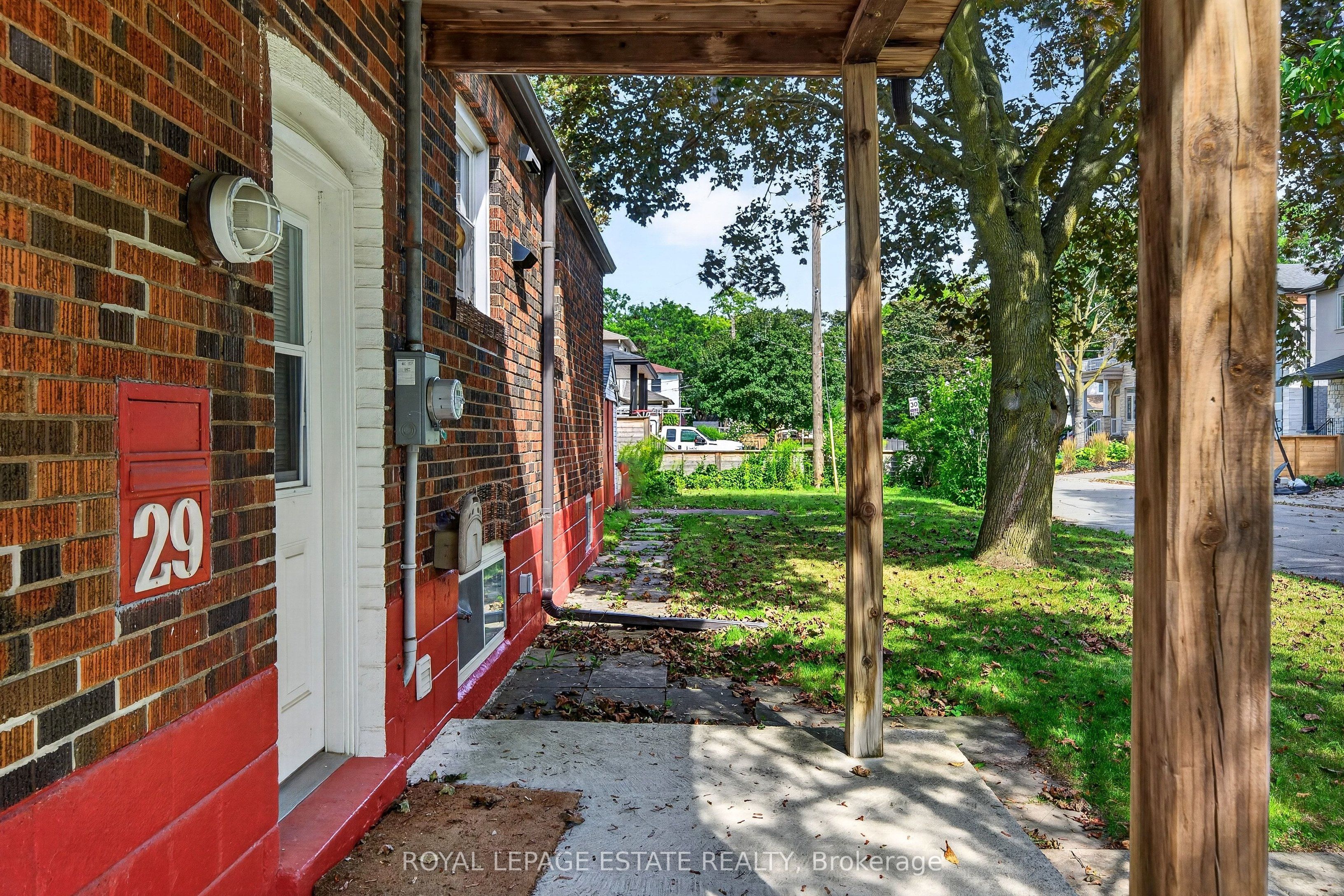 29 Red Deer Avenue Property Photo 35