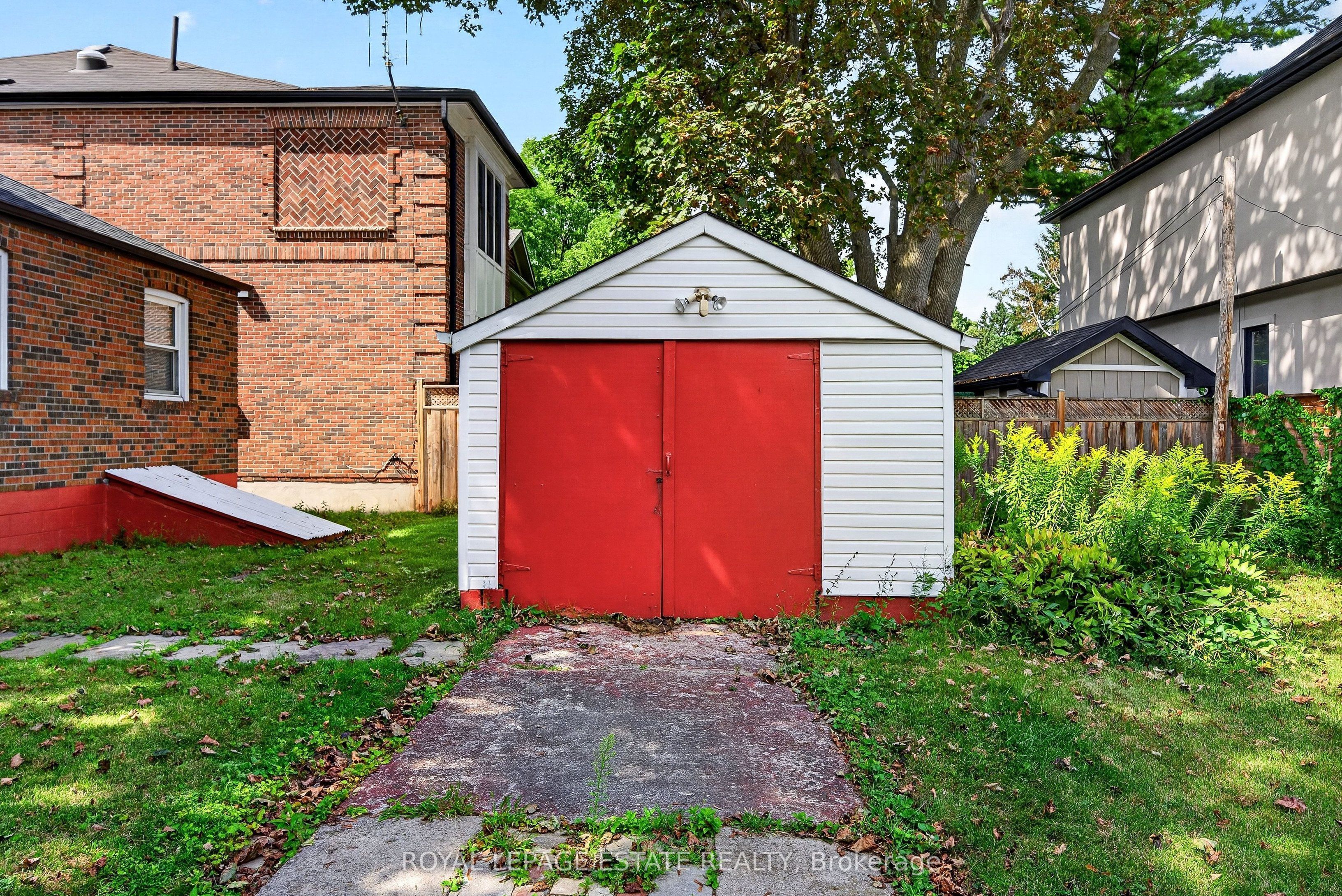 29 Red Deer Avenue Property Photo 37