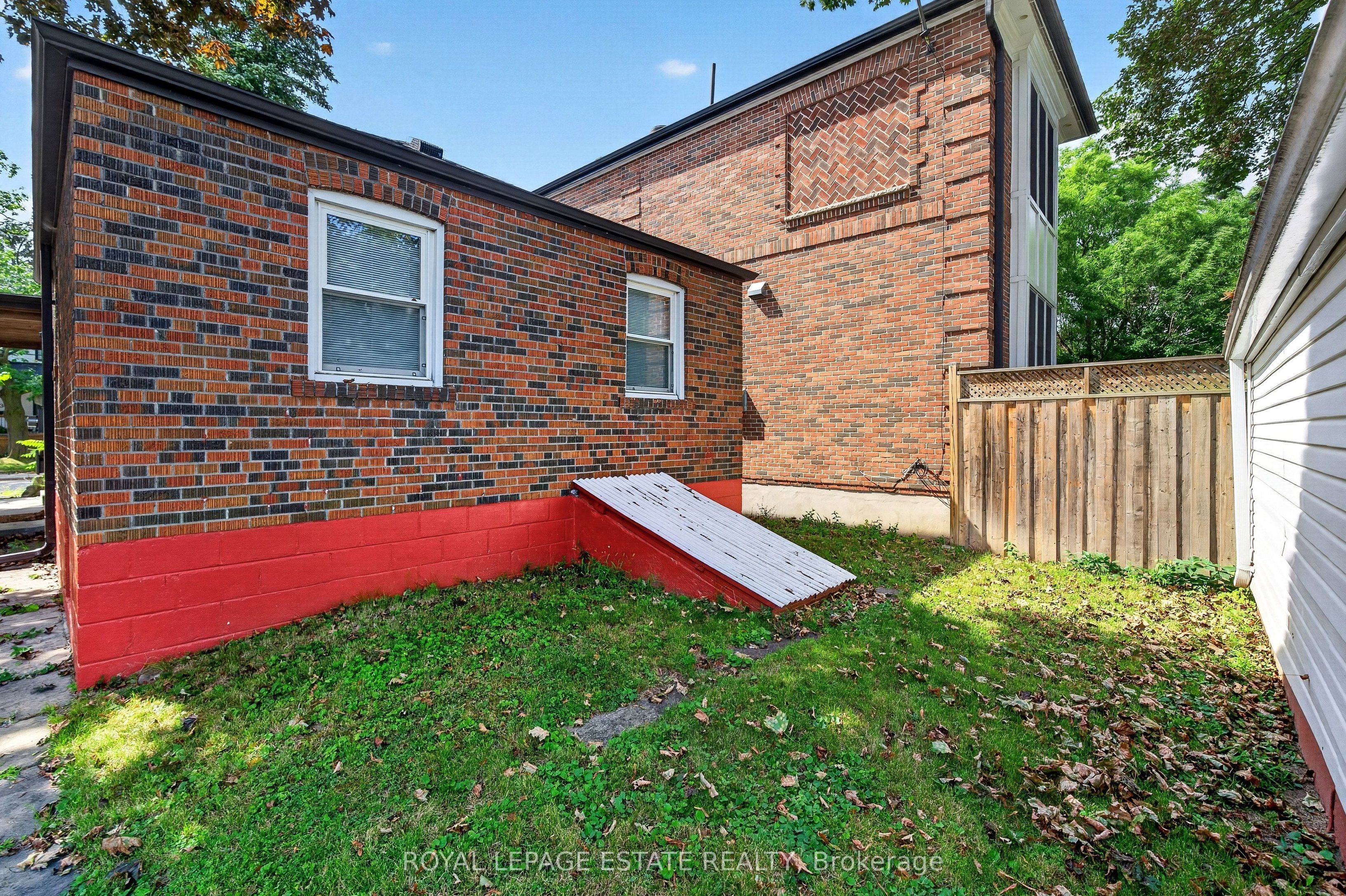 29 Red Deer Avenue Property Photo 40