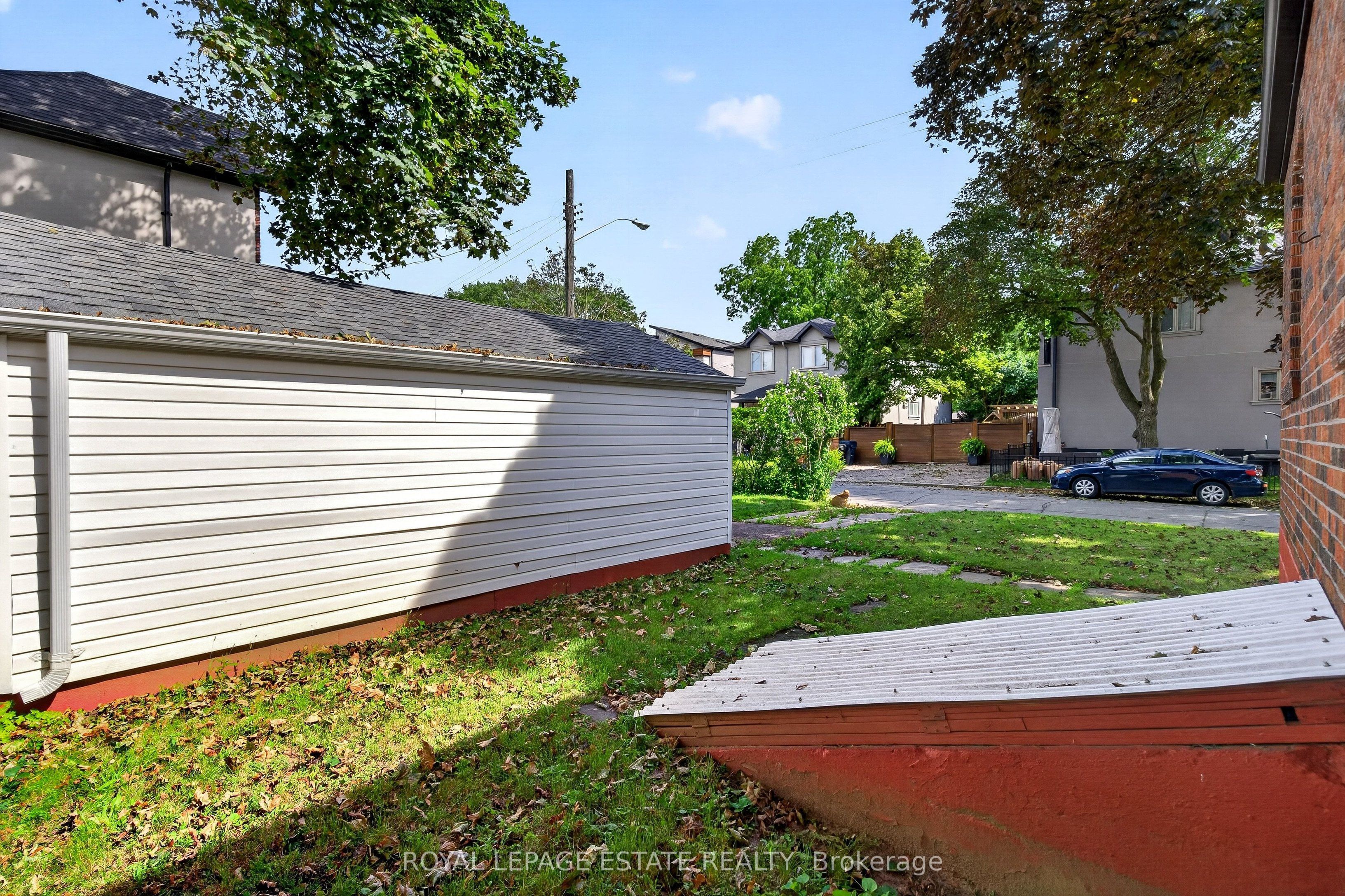29 Red Deer Avenue Property Photo 42