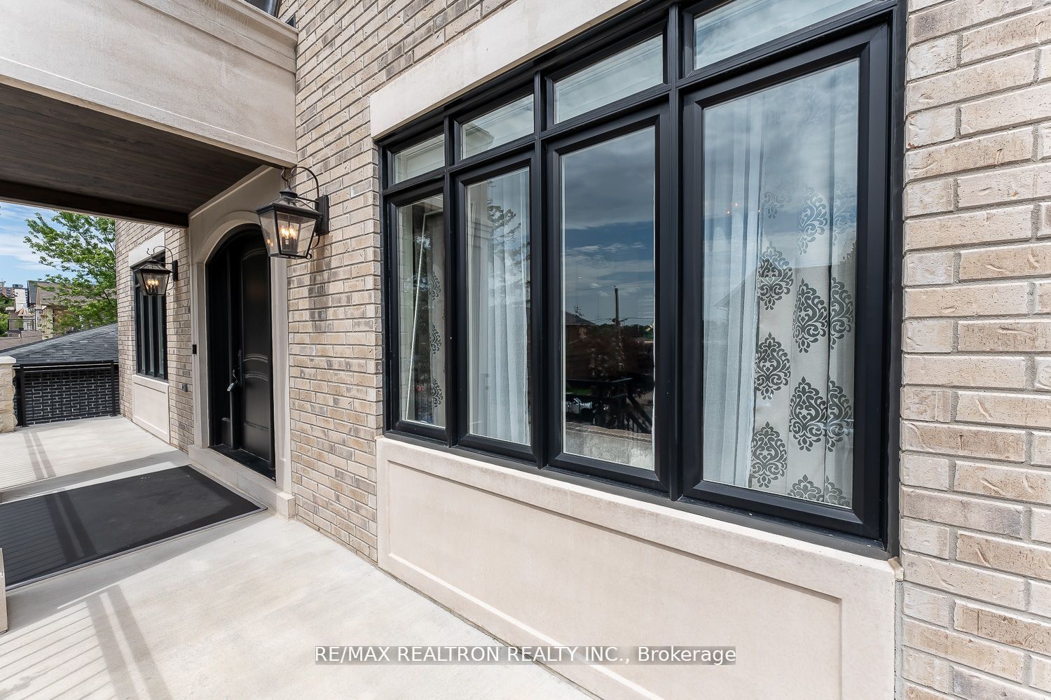 809 Fairview Avenue Property Photo 4