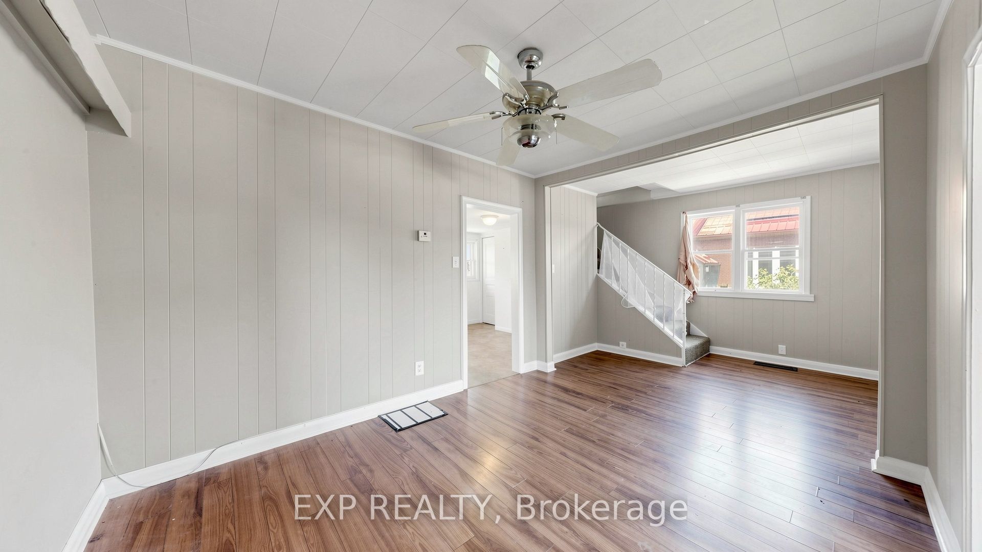 546 Park Road S Property Photo 7