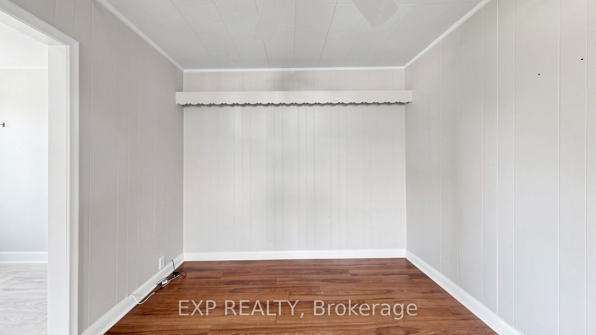 546 Park Road S Property Photo 8