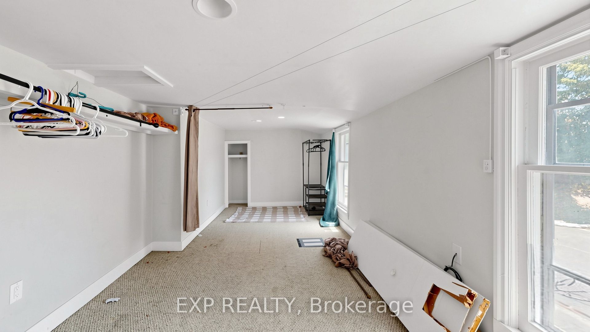 546 Park Road S Property Photo 17