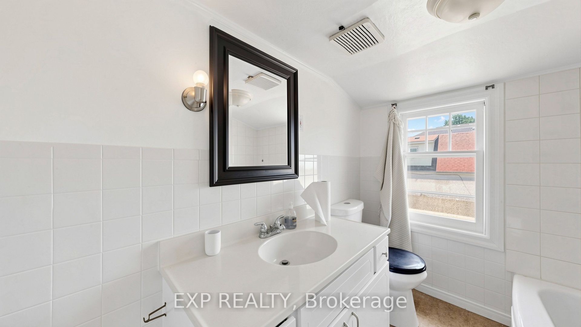 546 Park Road S Property Photo 19