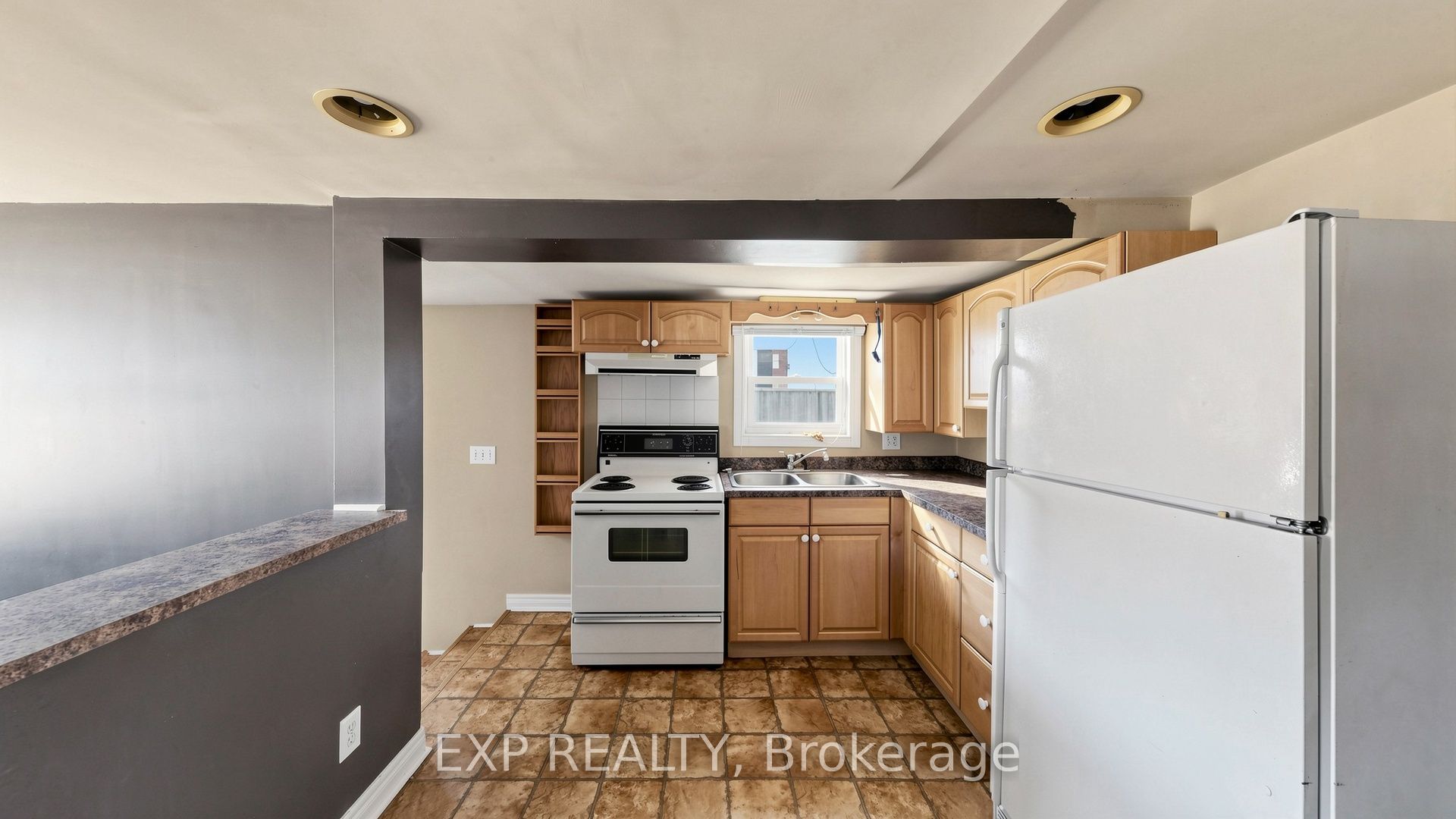 546 Park Road S Property Photo 23