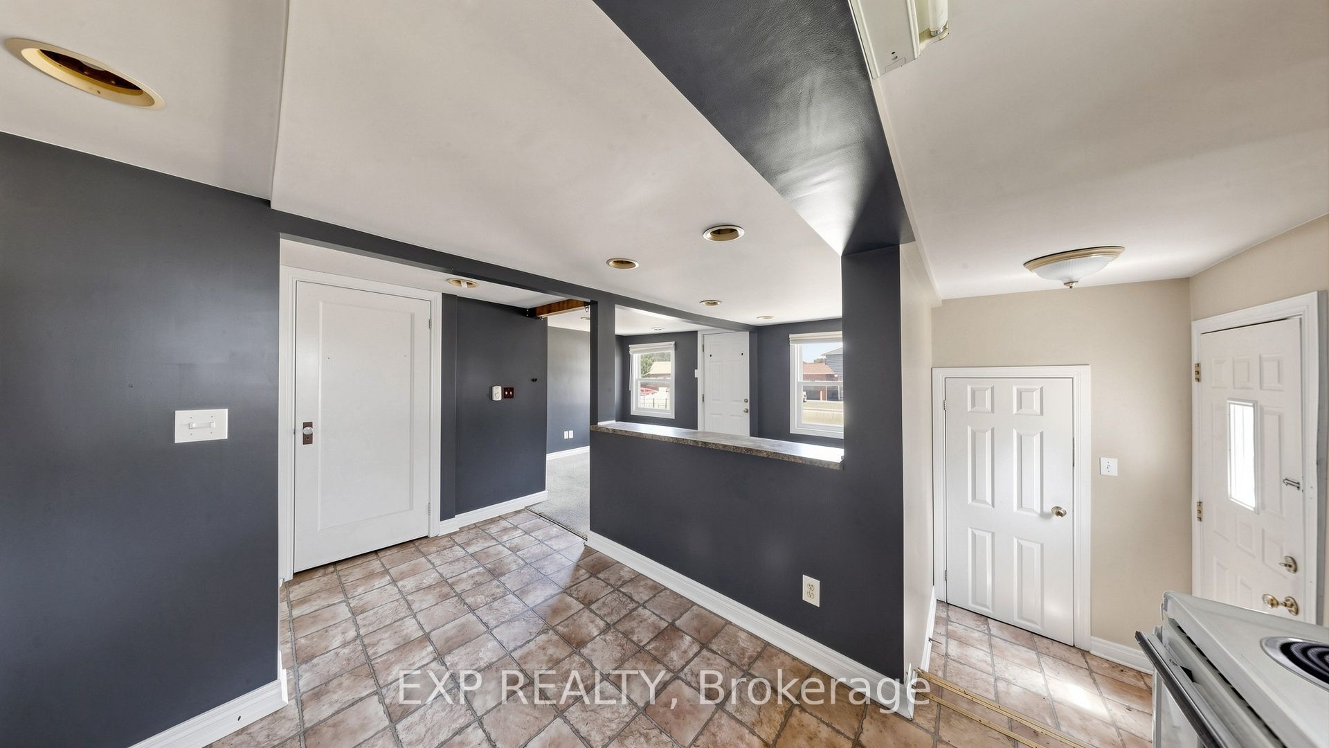 546 Park Road S Property Photo 25