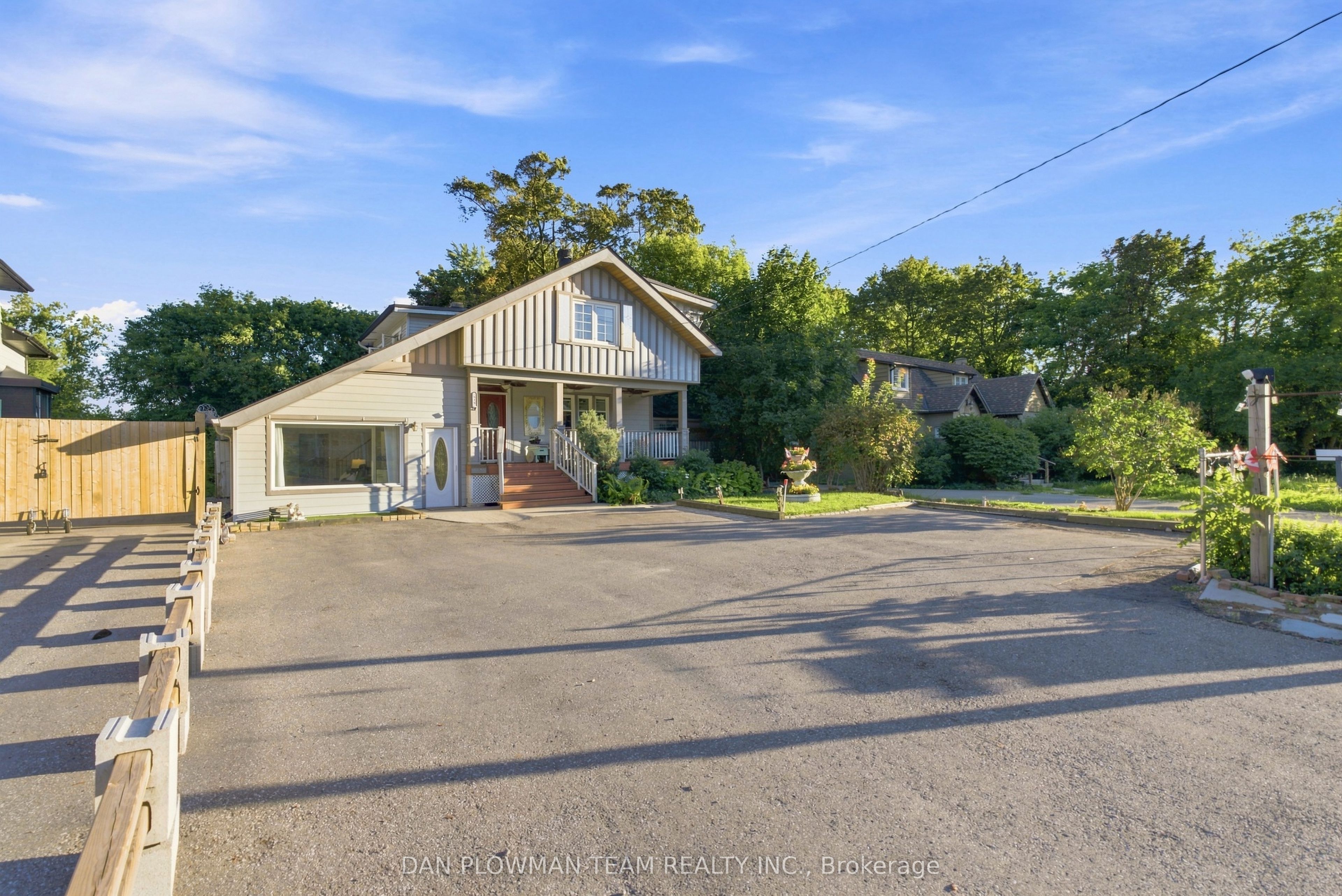 519 Kingston Road W Property Photo 2