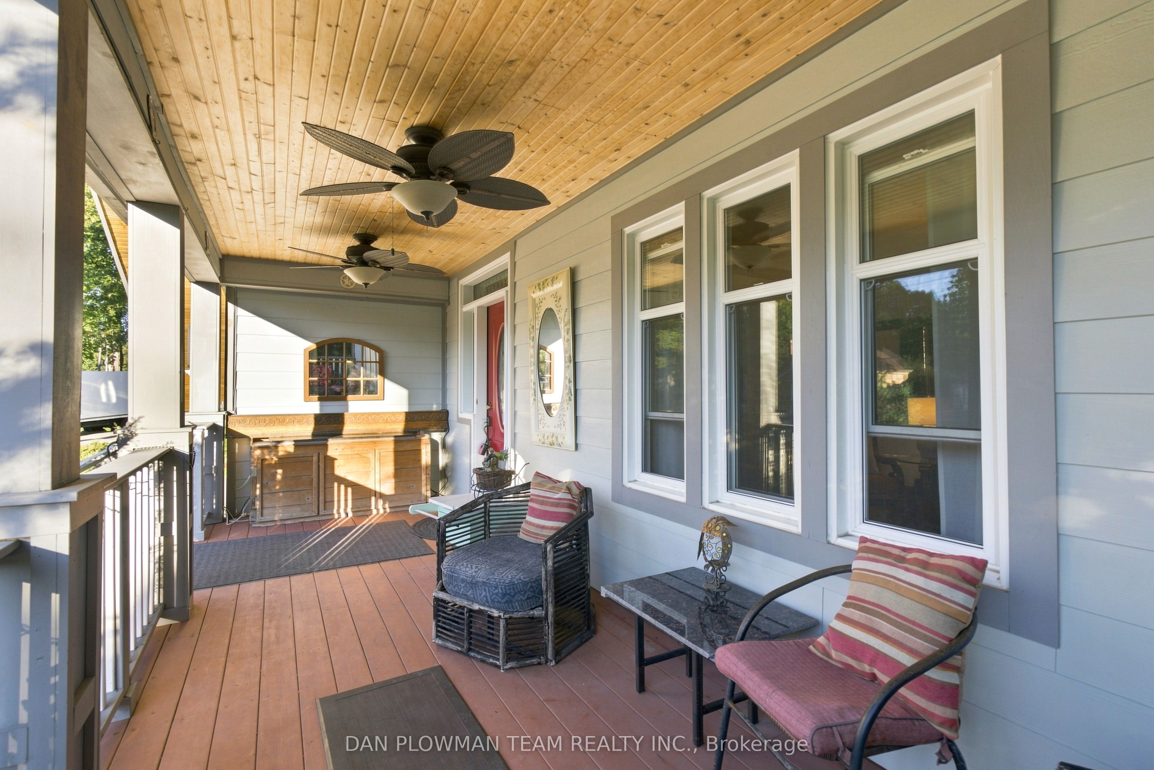 519 Kingston Road W Property Photo 4