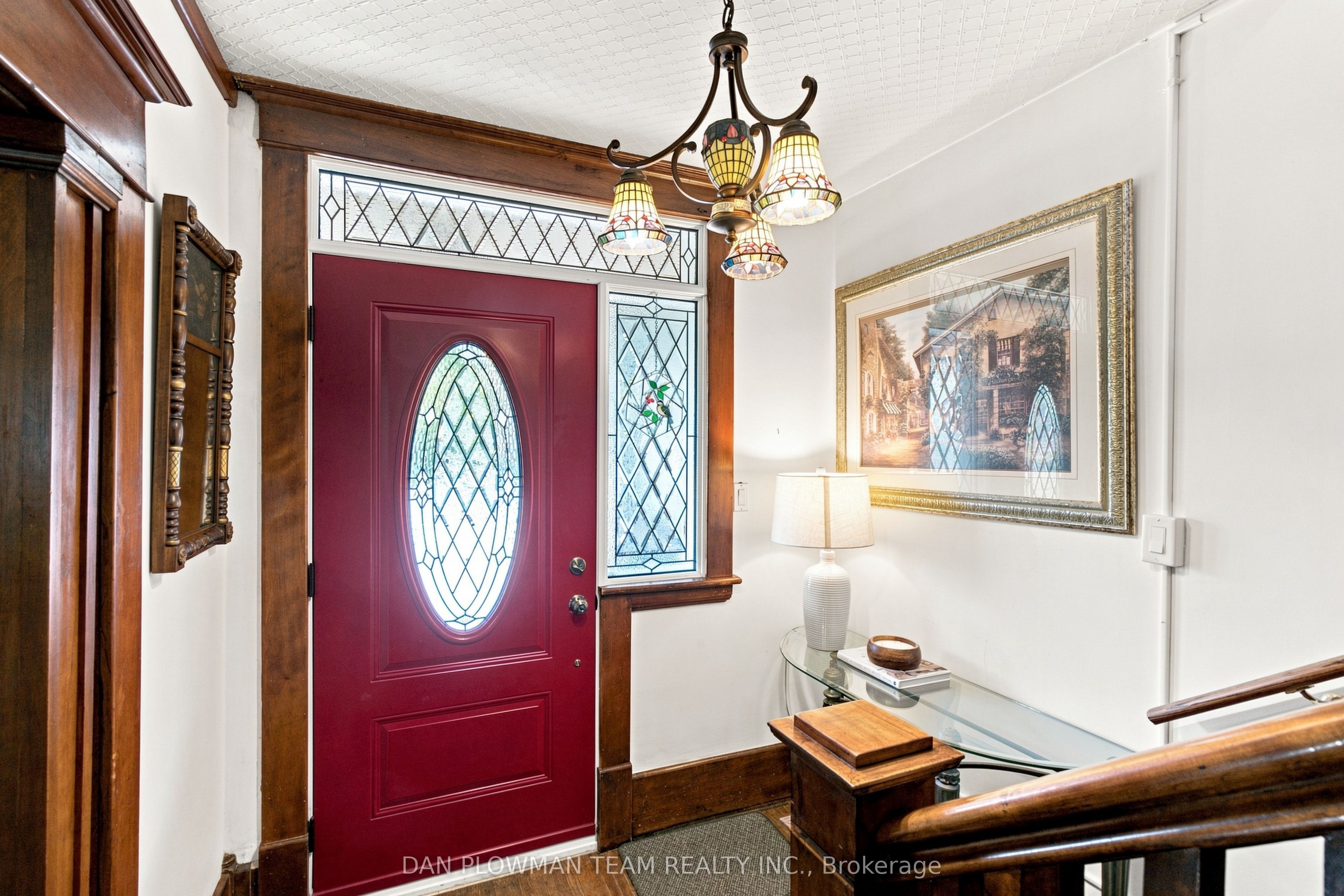 519 Kingston Road W Property Photo 6