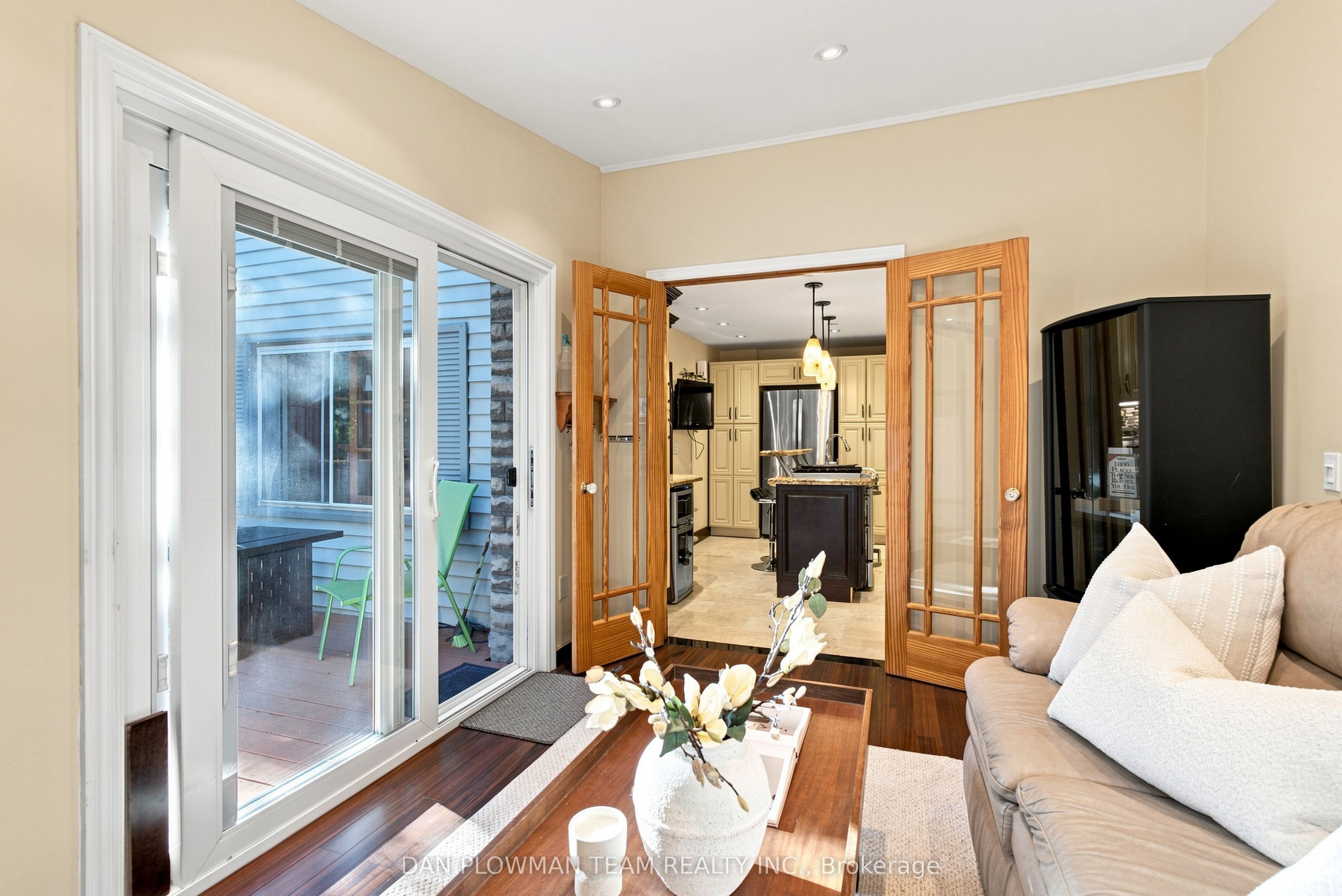 519 Kingston Road W Property Photo 13