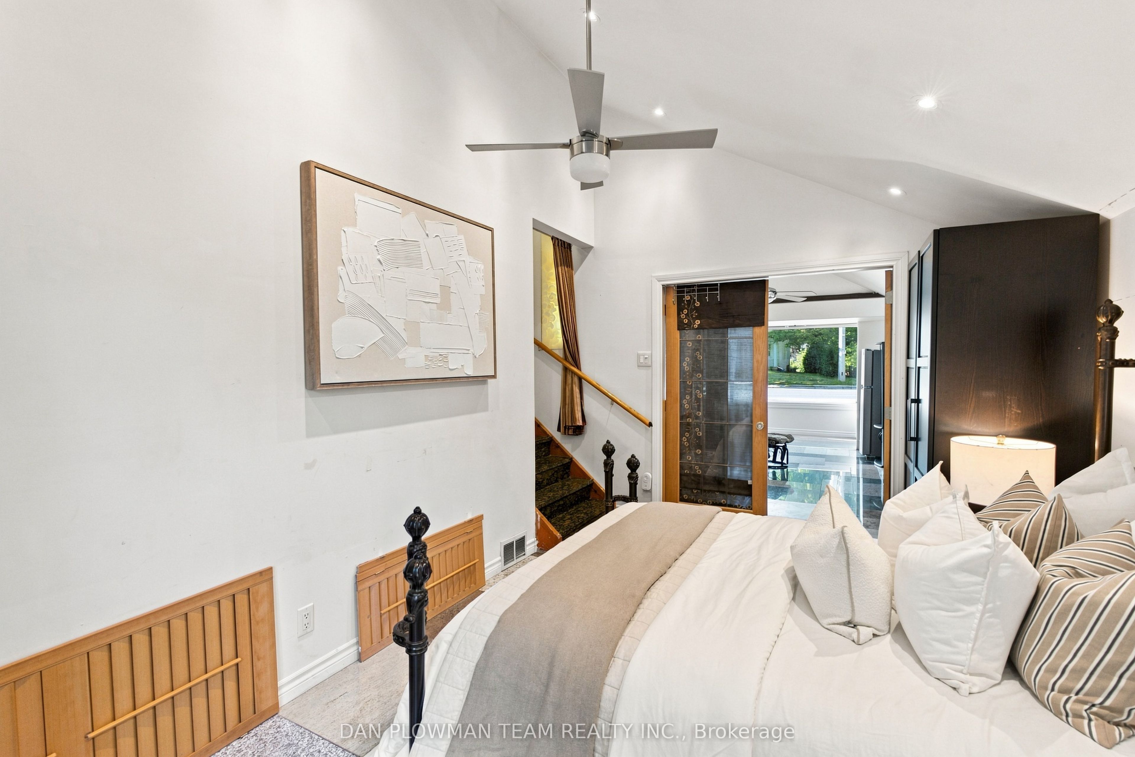 519 Kingston Road W Property Photo 20