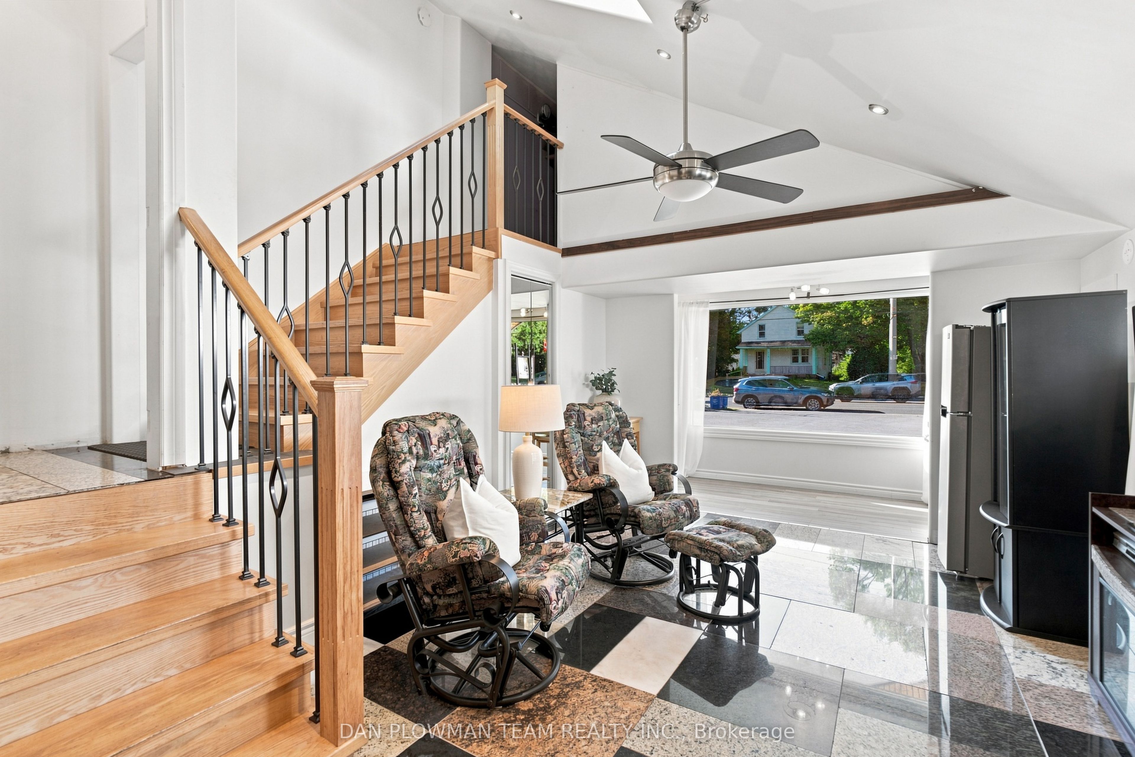 519 Kingston Road W Property Photo 21
