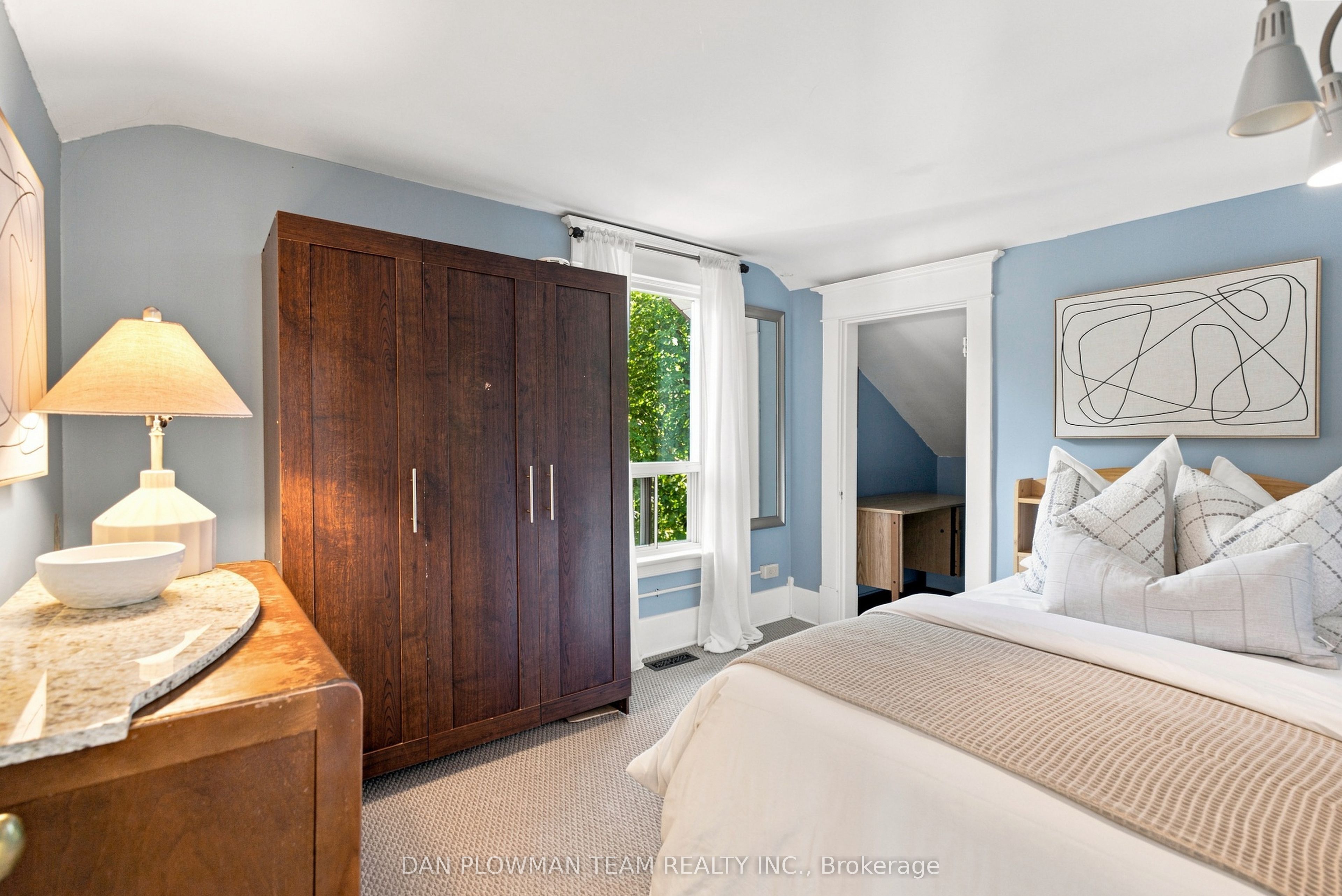 519 Kingston Road W Property Photo 26