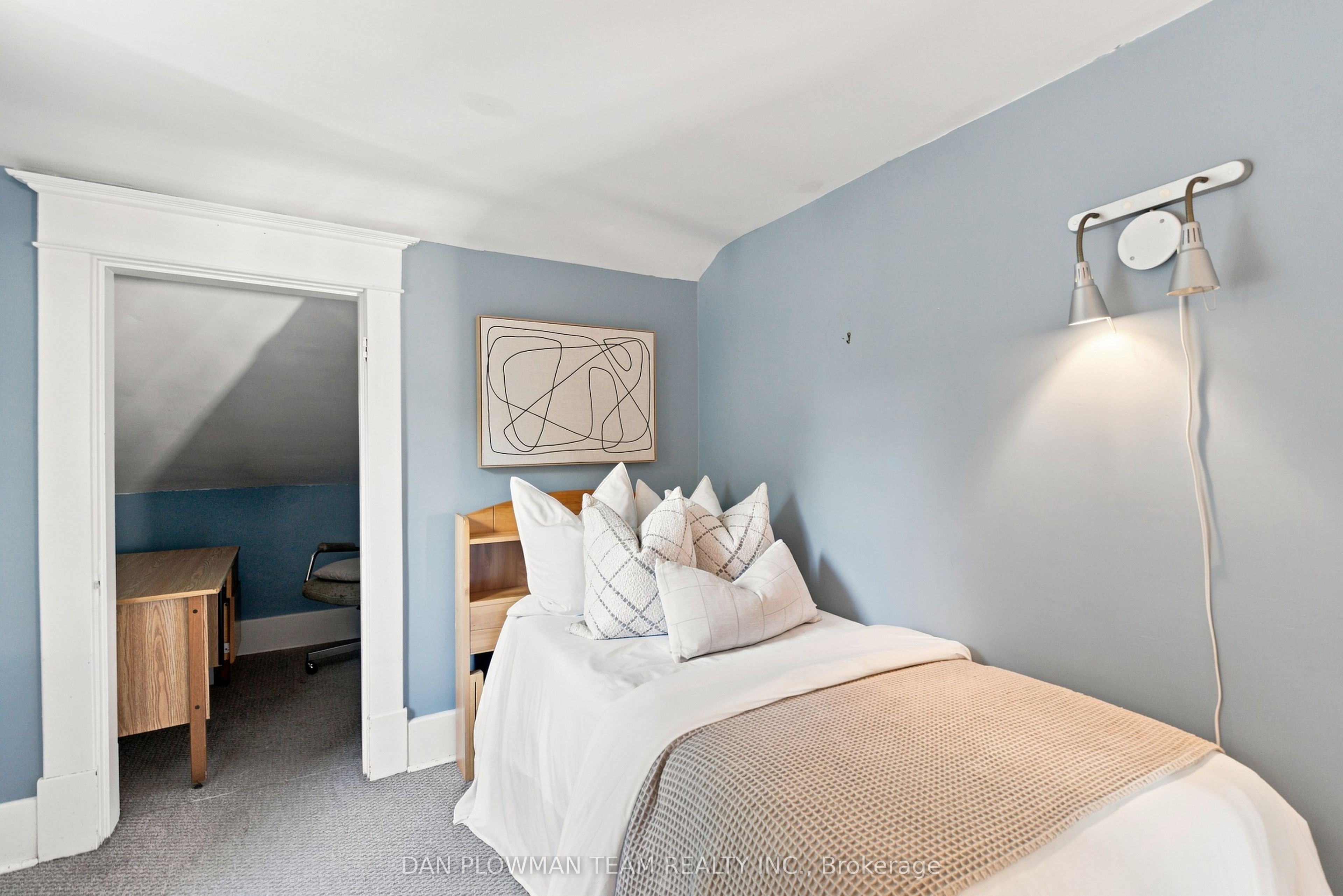 519 Kingston Road W Property Photo 27