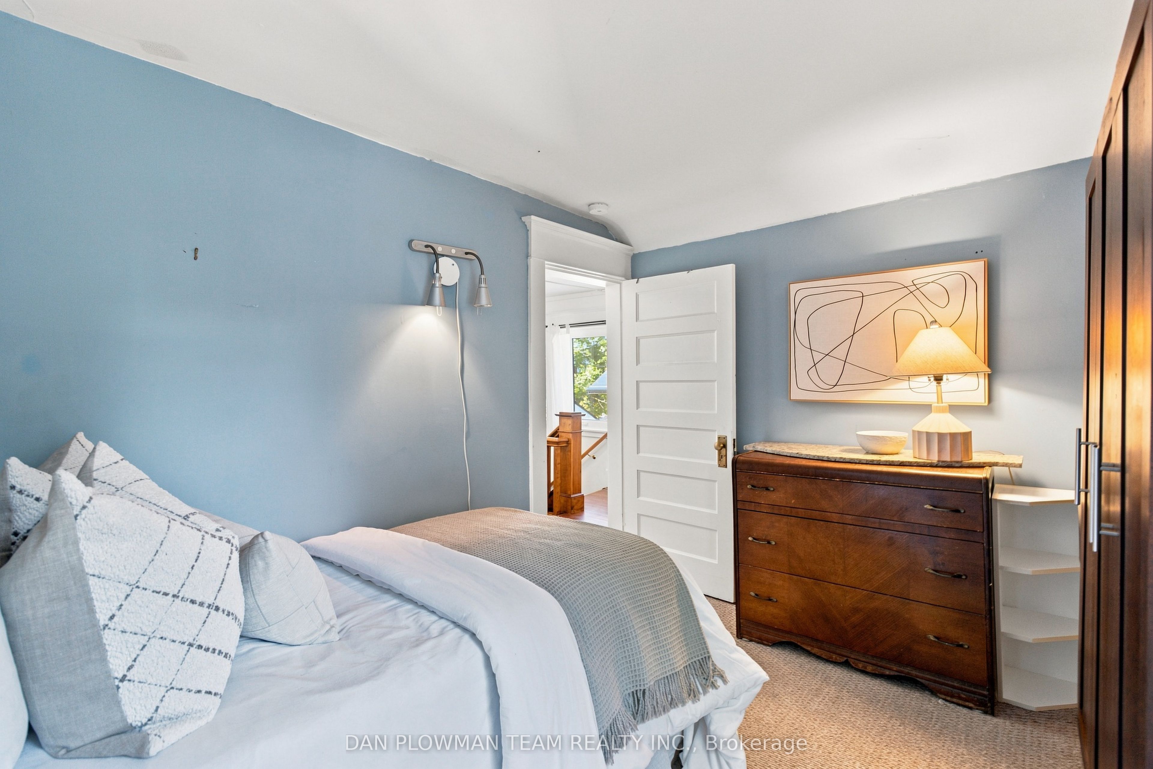 519 Kingston Road W Property Photo 28