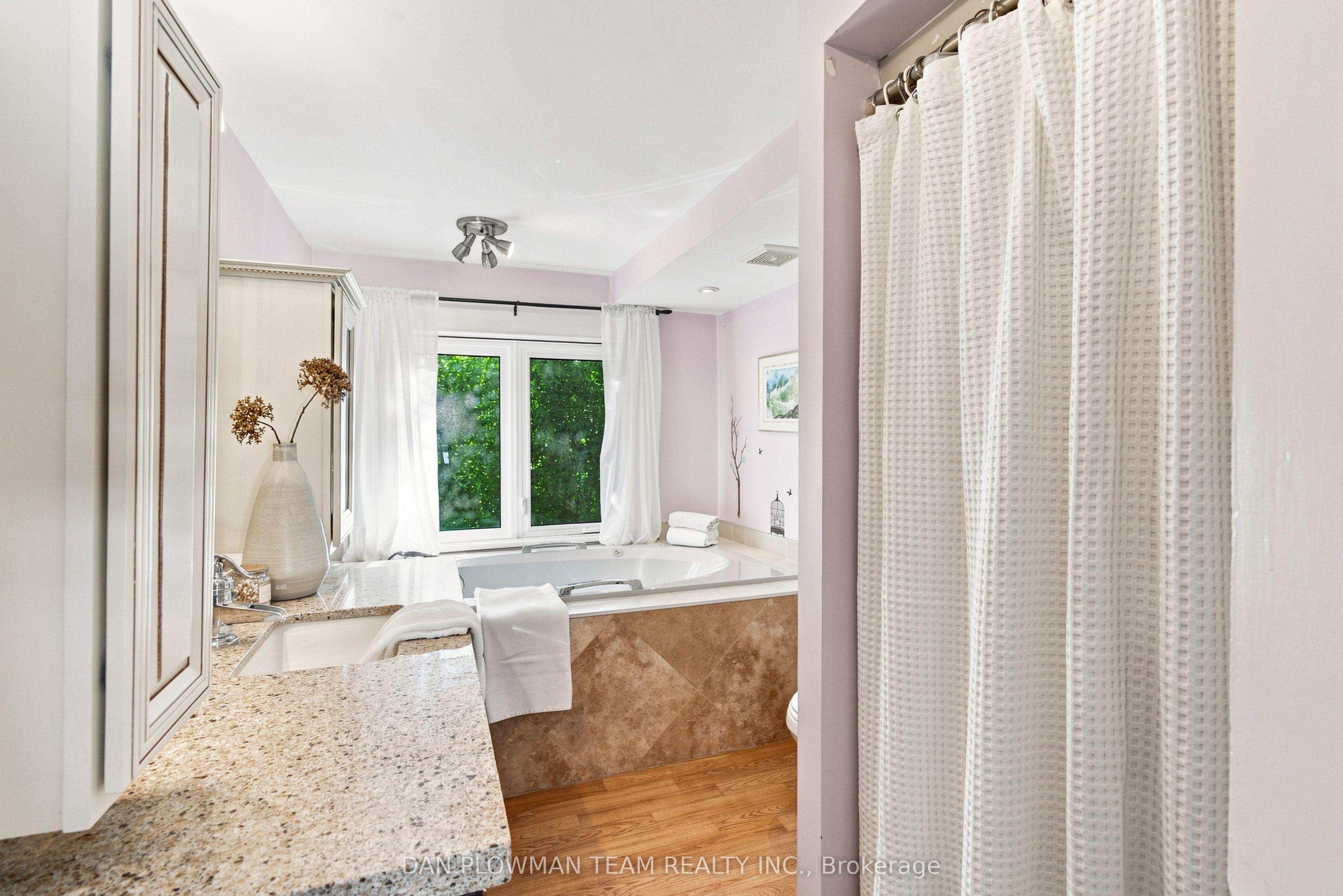519 Kingston Road W Property Photo 29
