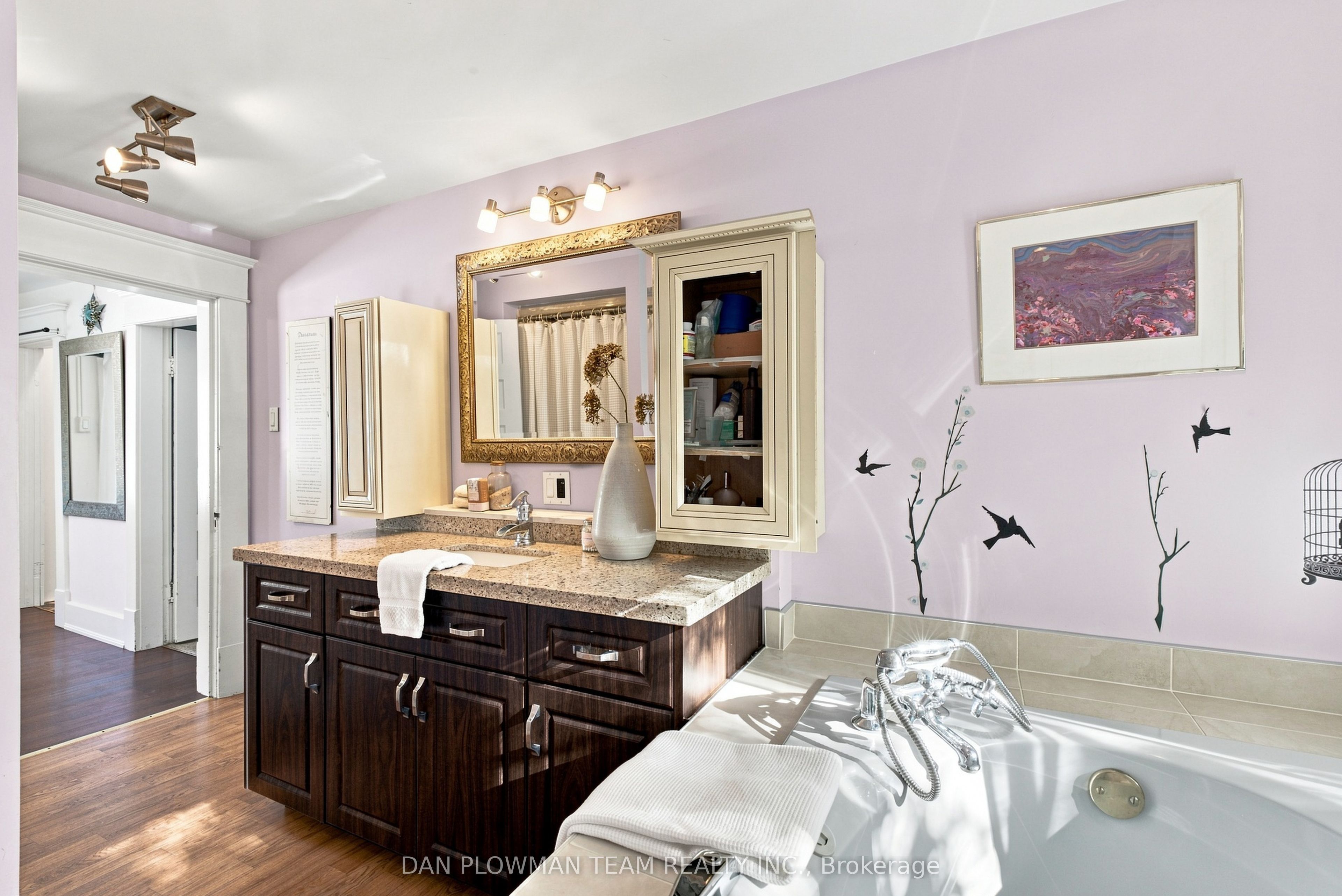 519 Kingston Road W Property Photo 30
