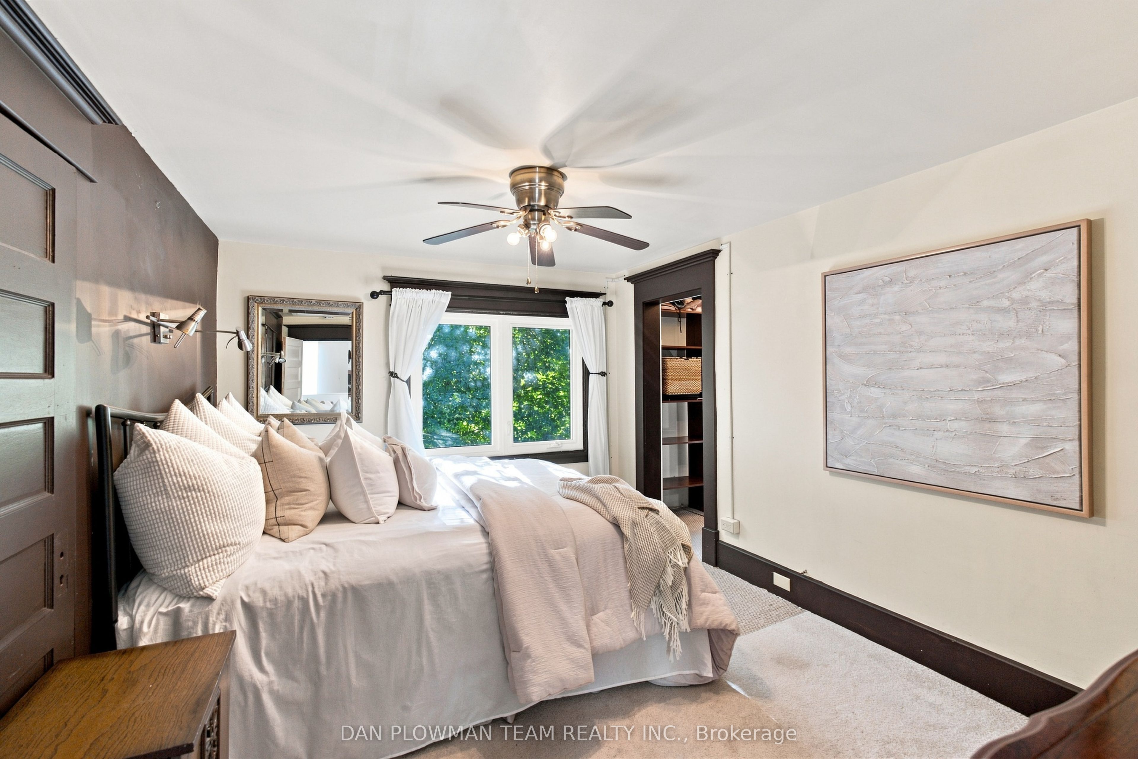 519 Kingston Road W Property Photo 32