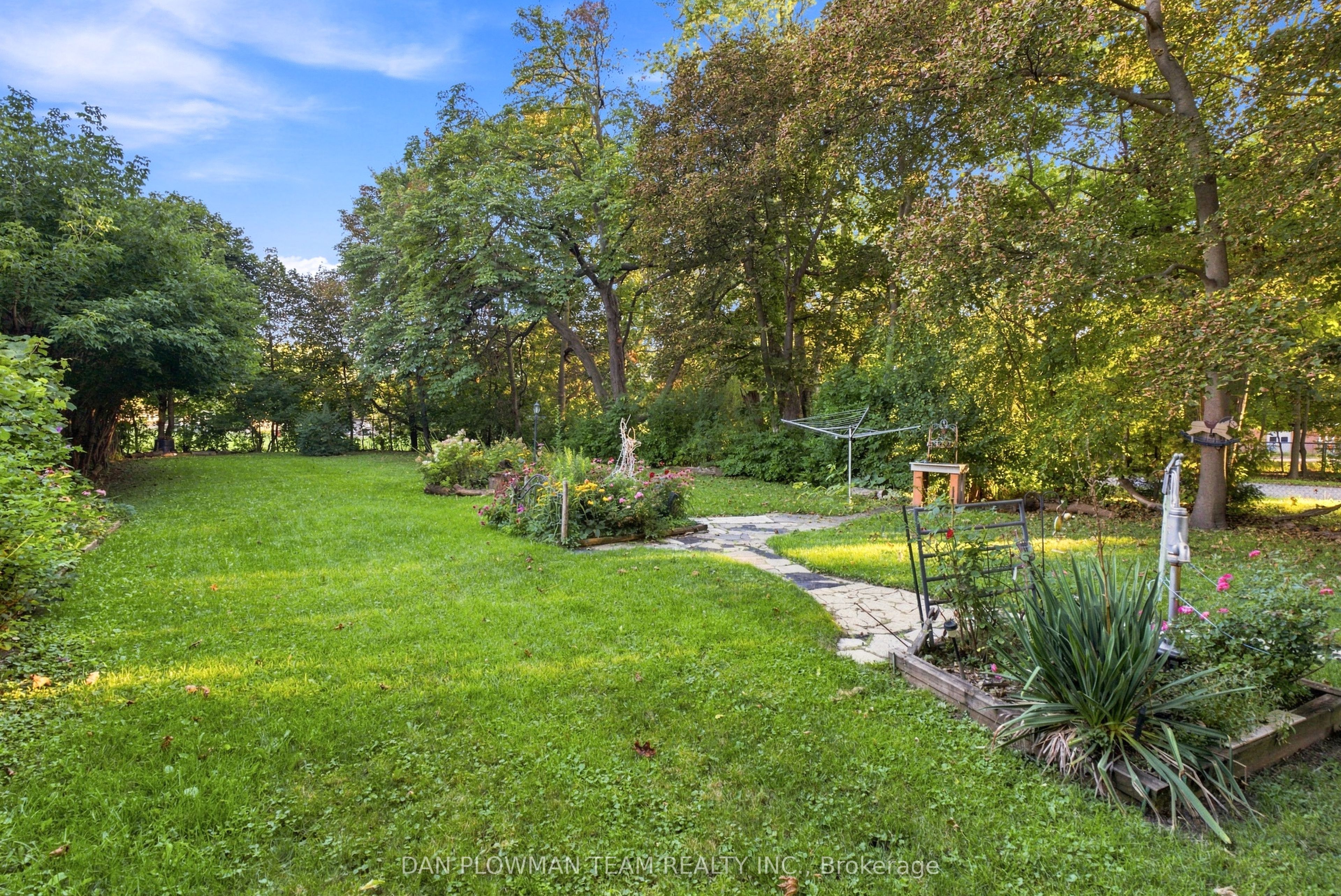 519 Kingston Road W Property Photo 49