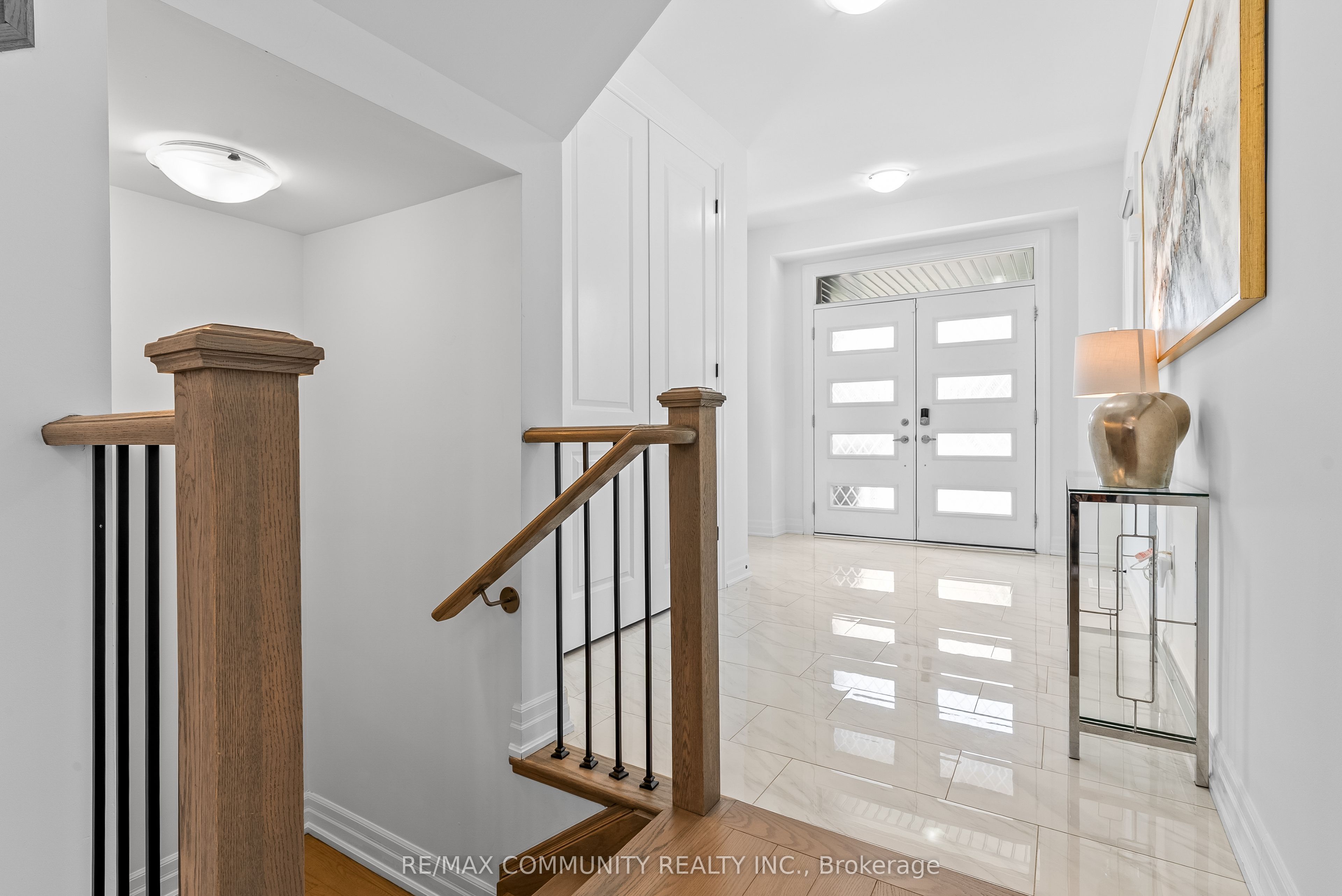 2879 Foxden Square Property Photo 4