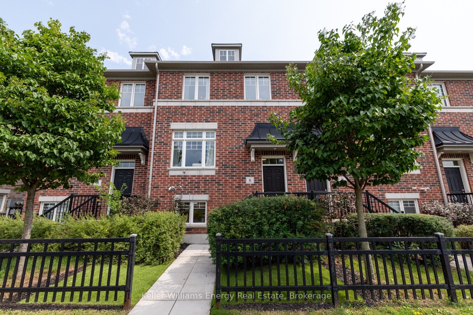 16 Streathern Way Property Photo 1