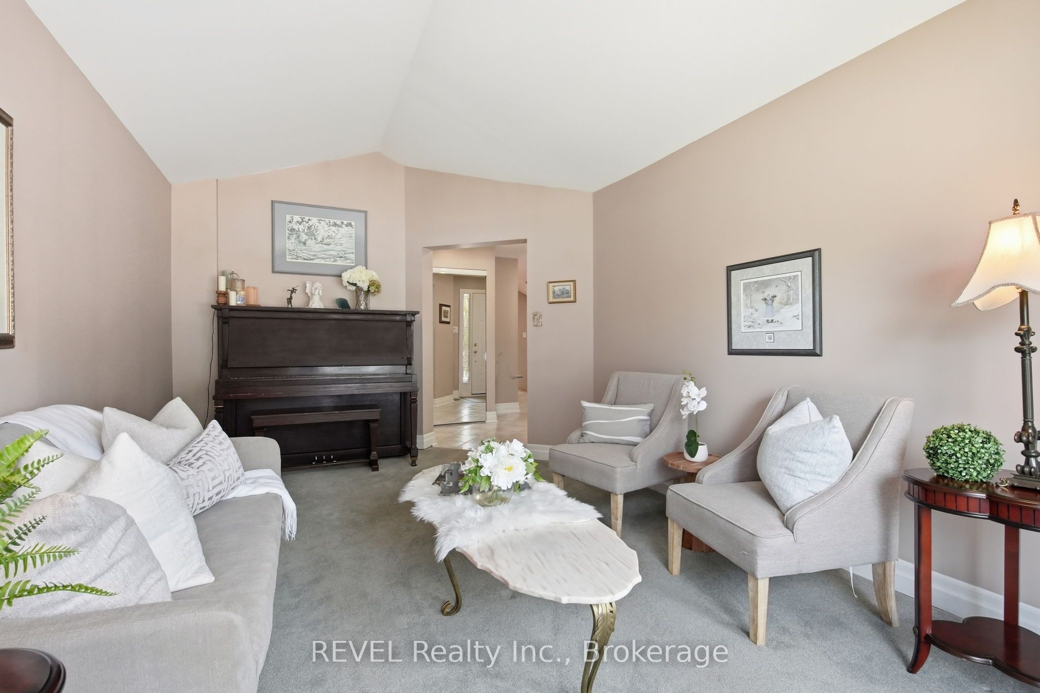 29 Stratton Crescent Property Photo 6