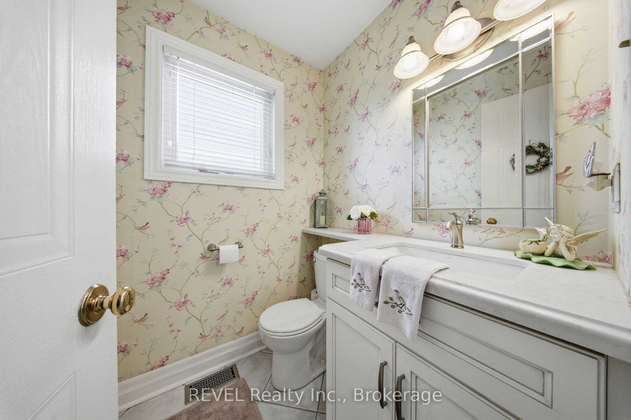 29 Stratton Crescent Property Photo 7