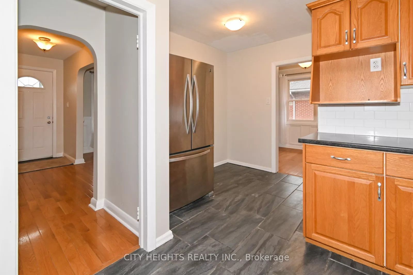 936 Somerville Street Main Property Photo 4