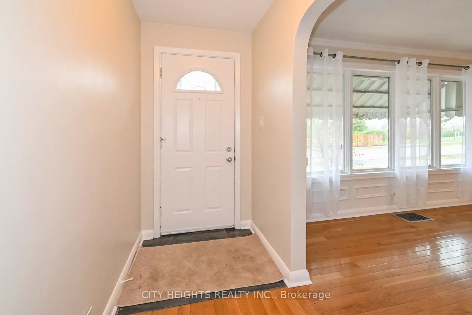 936 Somerville Street Main Property Photo 7