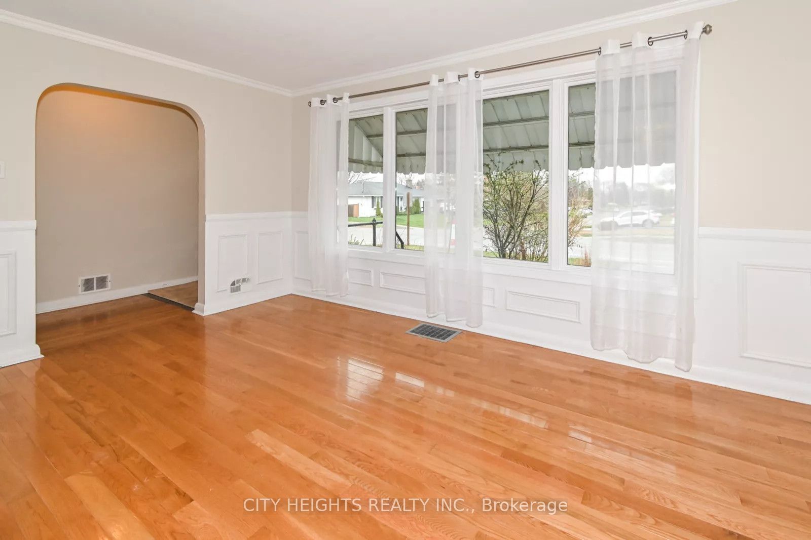936 Somerville Street Main Property Photo 10