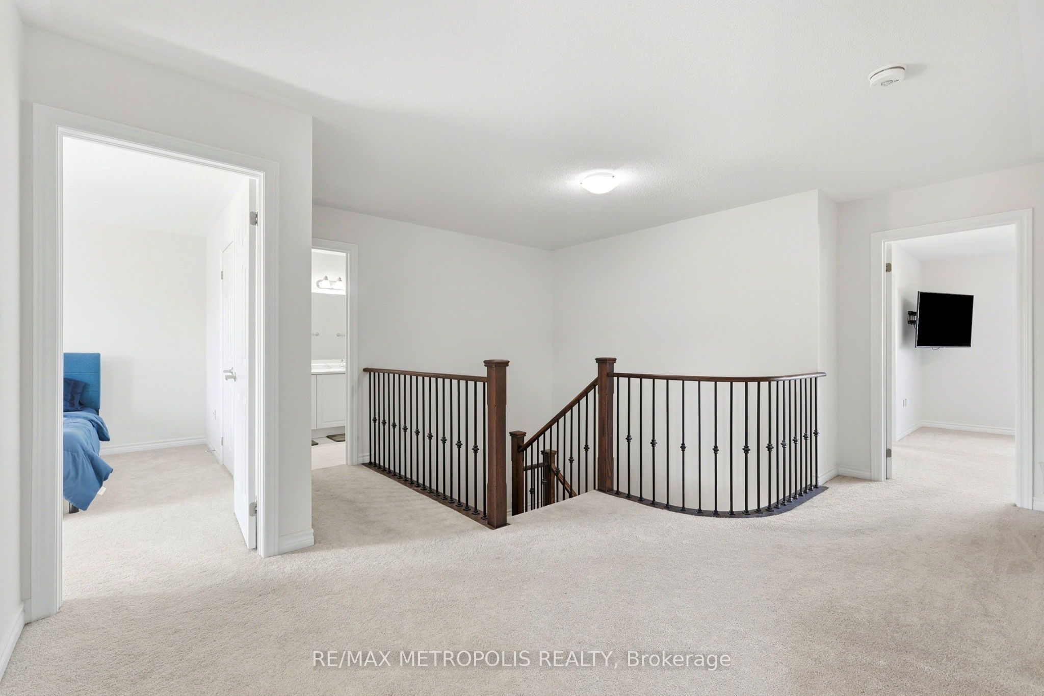 15 Douglas Kemp Crescent Main & Upper Property Photo 19