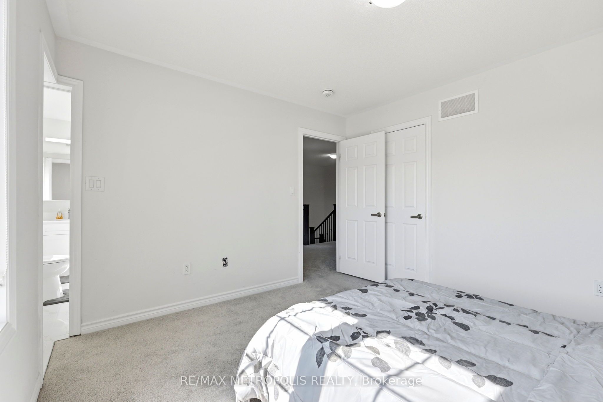 15 Douglas Kemp Crescent Main & Upper Property Photo 26