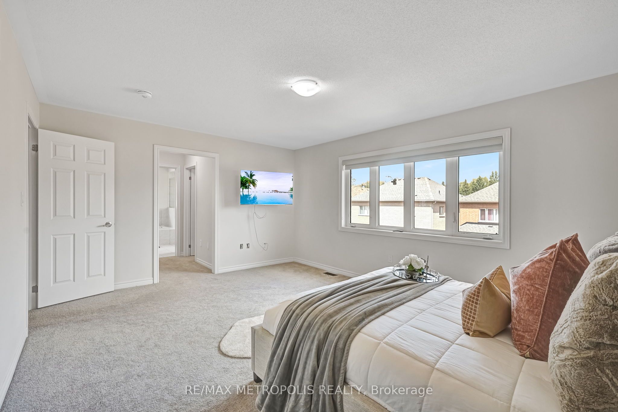 15 Douglas Kemp Crescent Main & Upper Property Photo 31