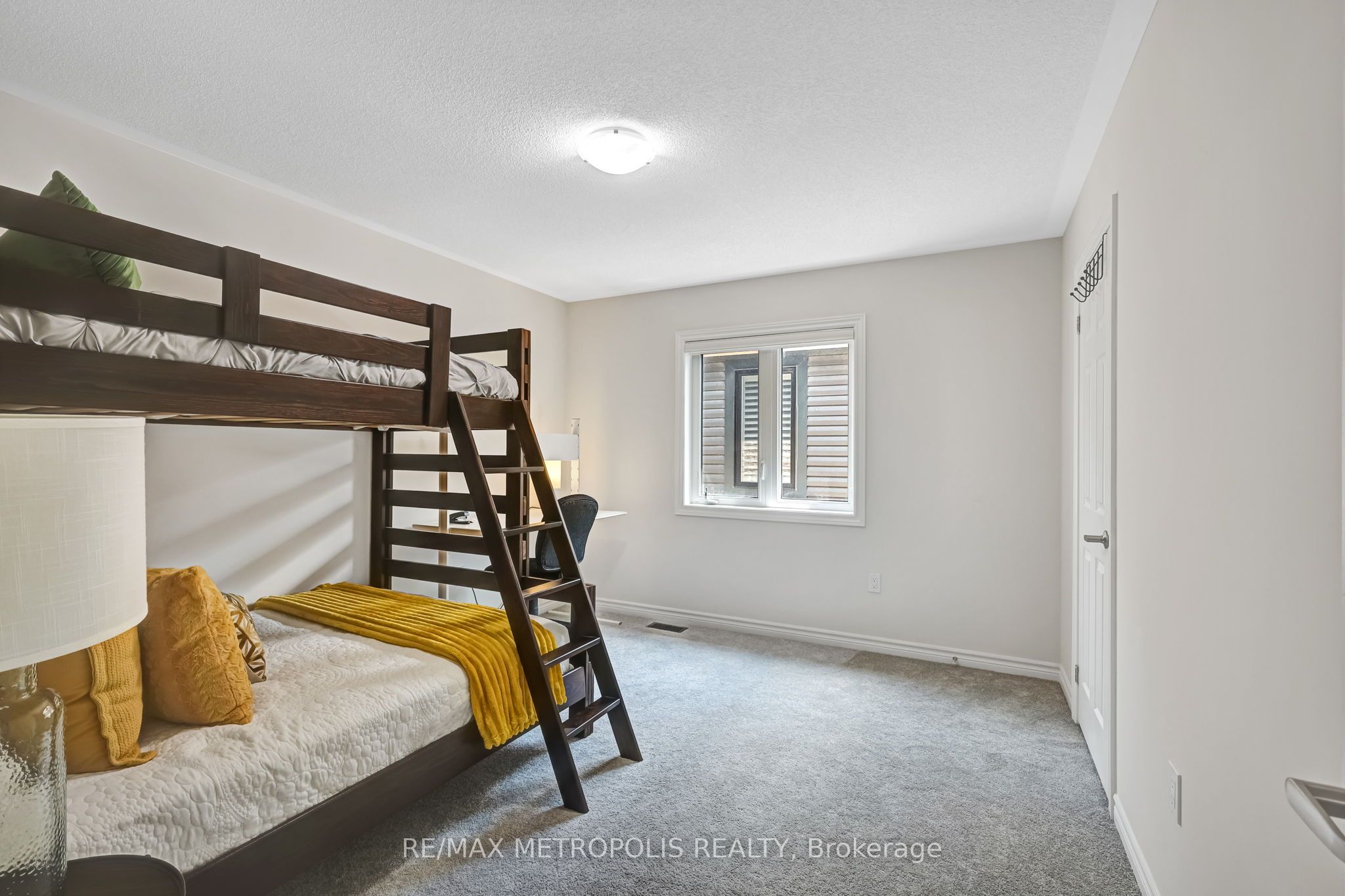 15 Douglas Kemp Crescent Main & Upper Property Photo 34